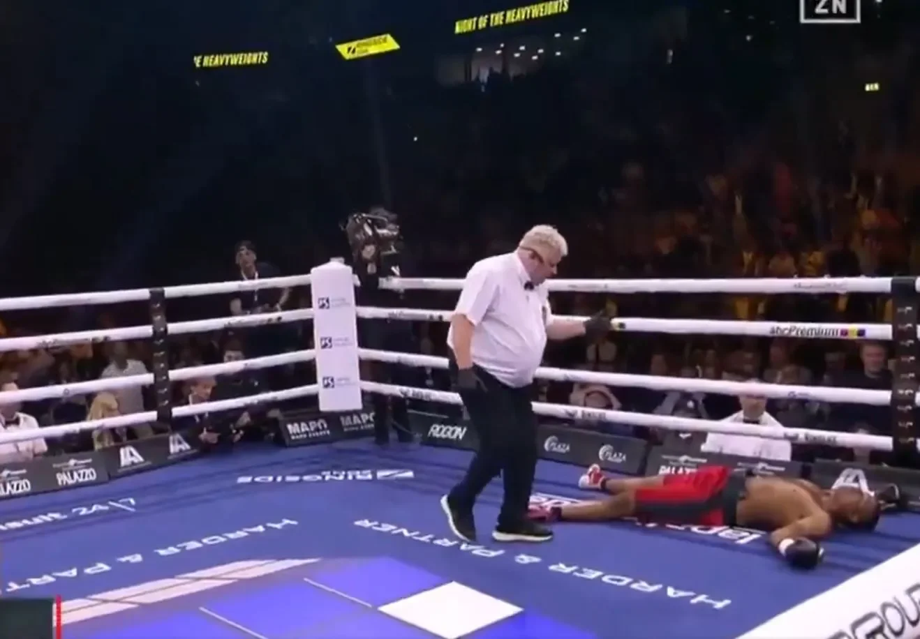 Fans stunned boxer kos opponent 1081089864