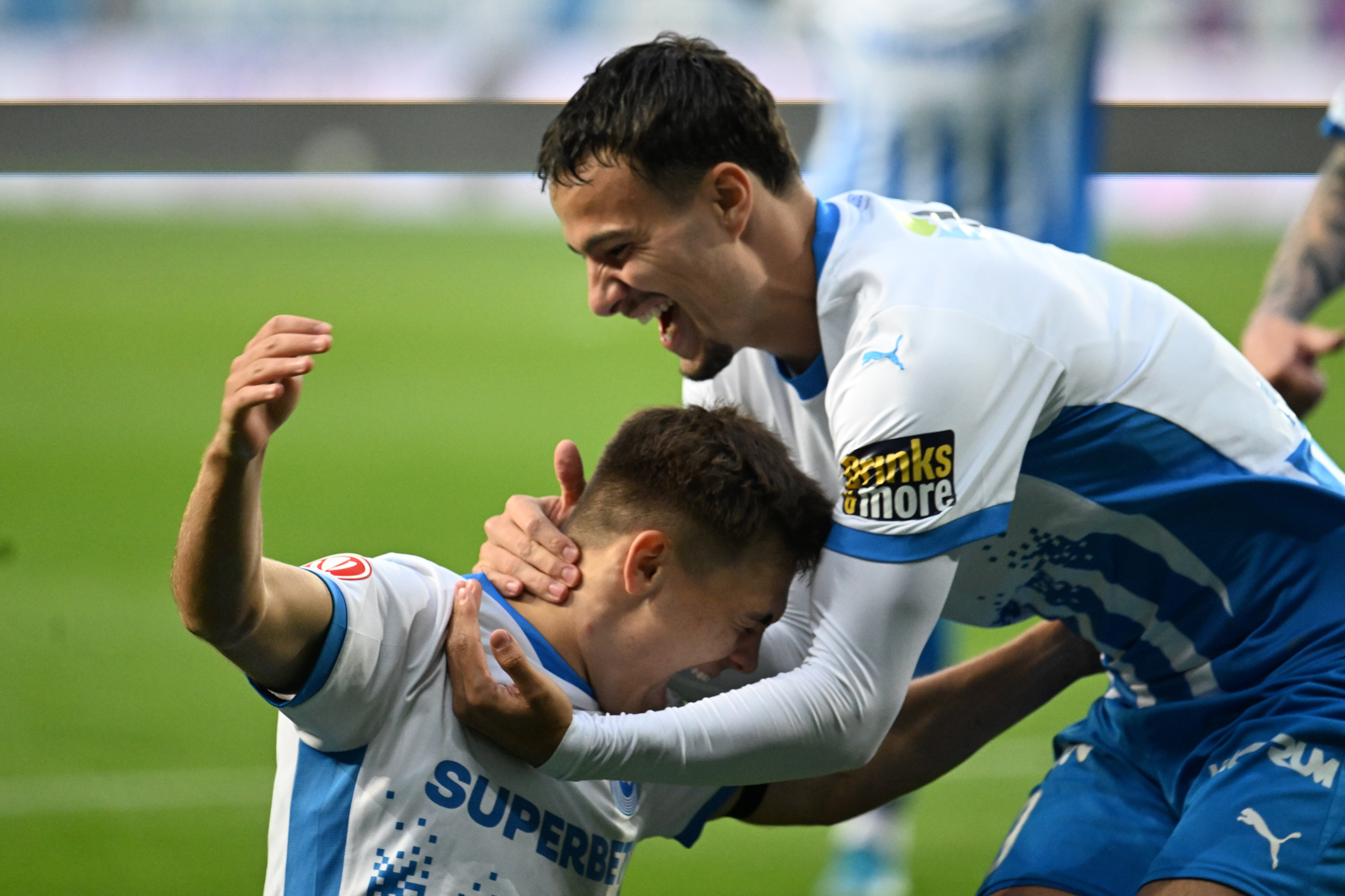 Craiova - ”U” Cluj 2-0, ACUM, pe Sport.ro | Ardelenii sunt groggy! „Șepcile Roșii” joacă în zece