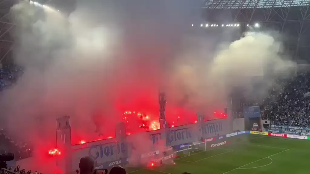 Spectacol în tribunele arenei „Ion Oblemenco” la Universitatea Craiova - ”U” Cluj