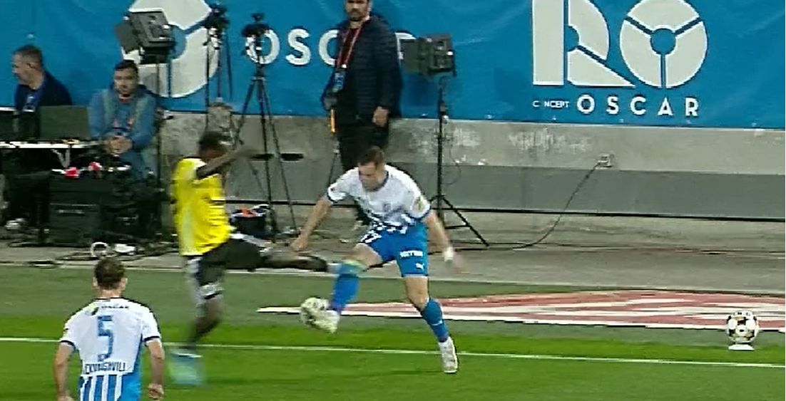 Dezastru pentru "U" Cluj la Craiova! Mendy a fost eliminat după un moment greu de înțeles