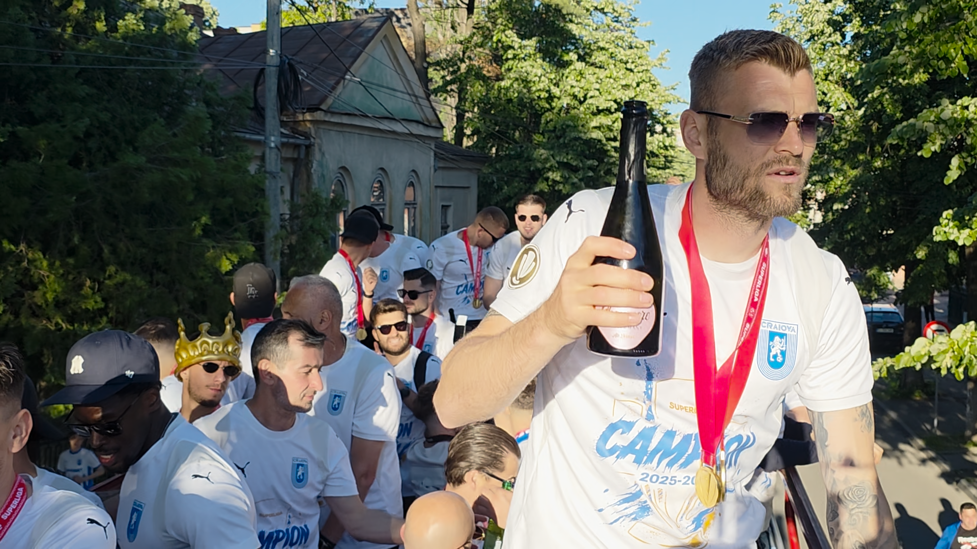 E ”fiesta” în Bănie! Imagini superbe de la parada de titlu a Universității Craiova