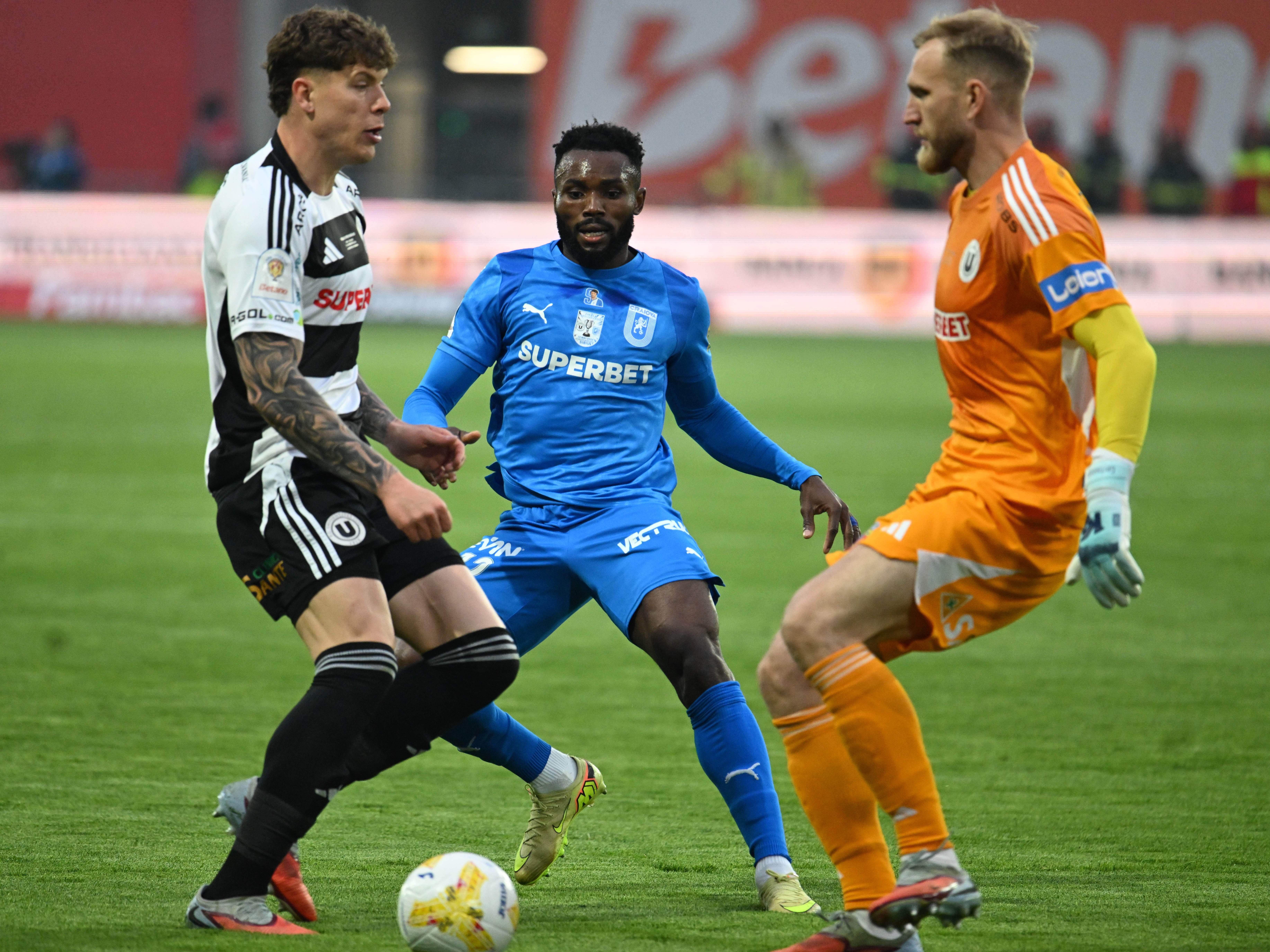 Craiova, acuzată de jocuri de culise! Fotbalistul căutat de olteni înainte de meciul cu „U” Cluj