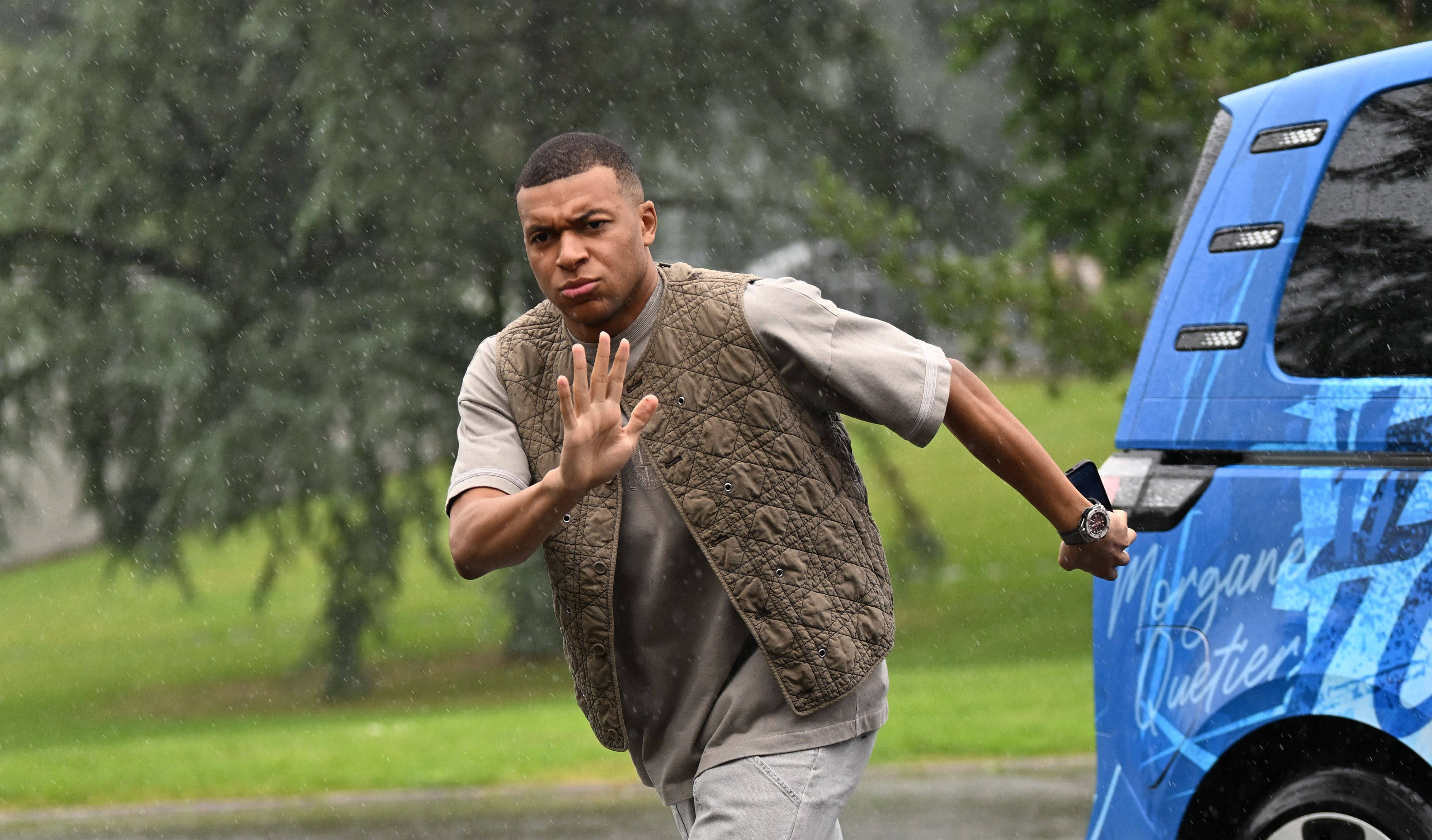 Kylian Mbappe NU este cel mai bine plătit fotbalist din Europa! Topul salariilor