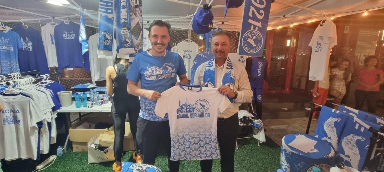 Familia Klein: "Dacă există un nume vrednic să îl înlocuiască pe Michael Klein la Hunedoara, acela este Mircea Lucescu"