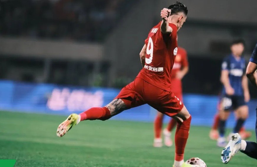 Fotbalistul român, gol FABULOS astăzi pentru locul de Champions League!