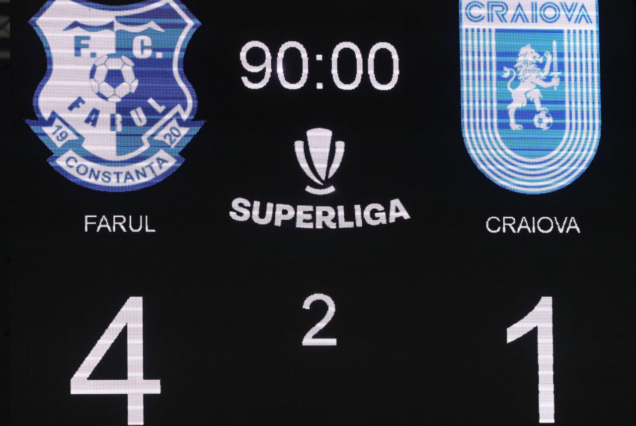 Ionuț Chirilă discutând despre Universitatea Craiova în campionatul fotbal, în timpul unei conferințe de presă oficiale. | sursa foto: Sport.ro Ionuț Chirilă discutând despre Universitatea Craiova în campionatul fotbal, în timpul unei conferințe de presă oficiale. | sursa foto: Sport.ro