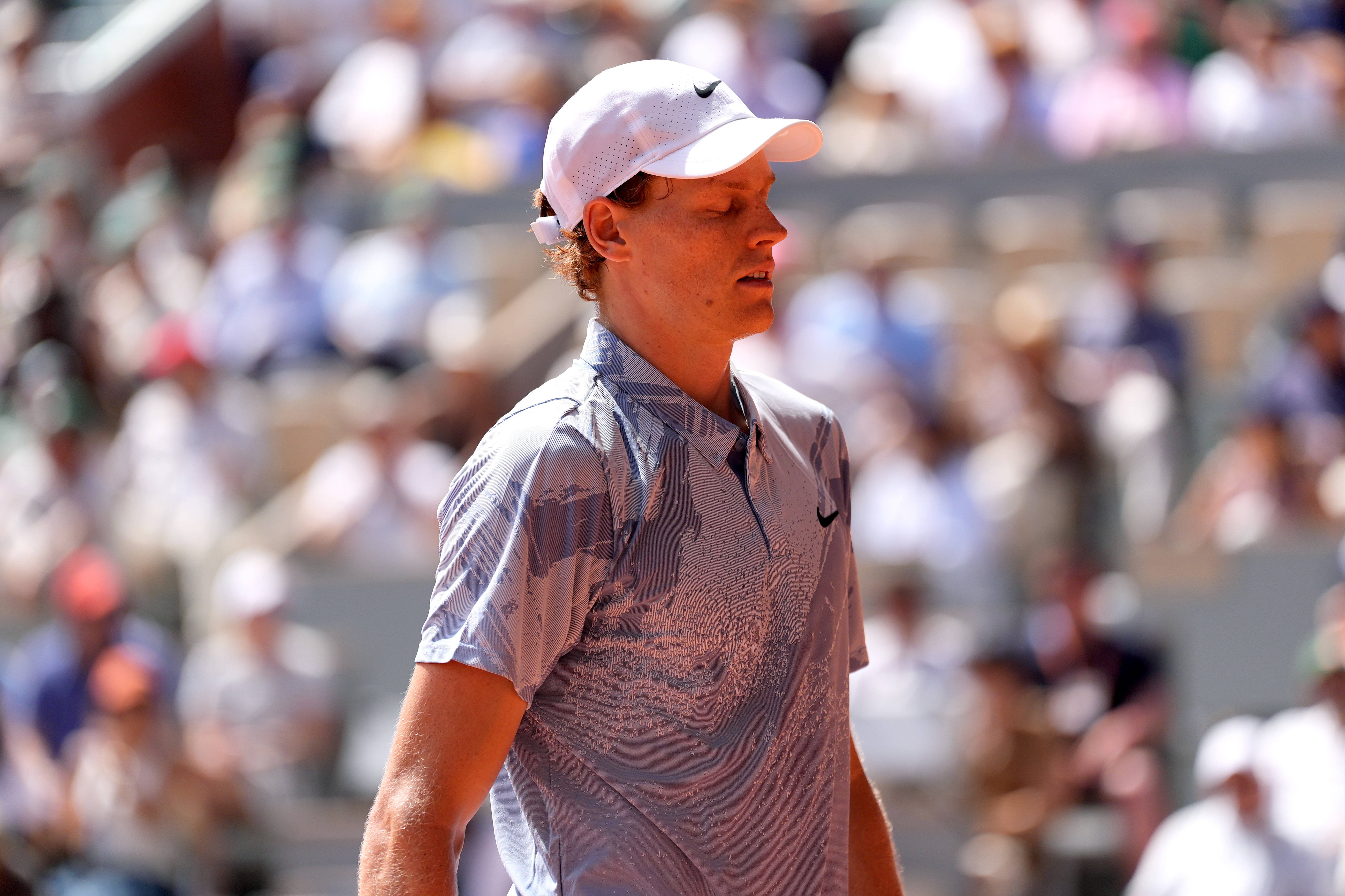 Șoc la Paris! Jannik Sinner, eliminat în turul doi la Roland Garros, după ce a condus cu 2-0 la seturi