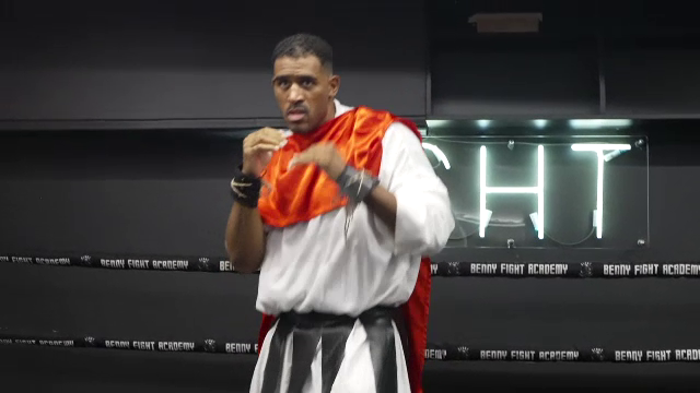 „Gladiatorul” Benny Adegbuyi revine în ring după un an! Luptă într-un teatru antic cu un adversar cu 15 ani mai tânăr