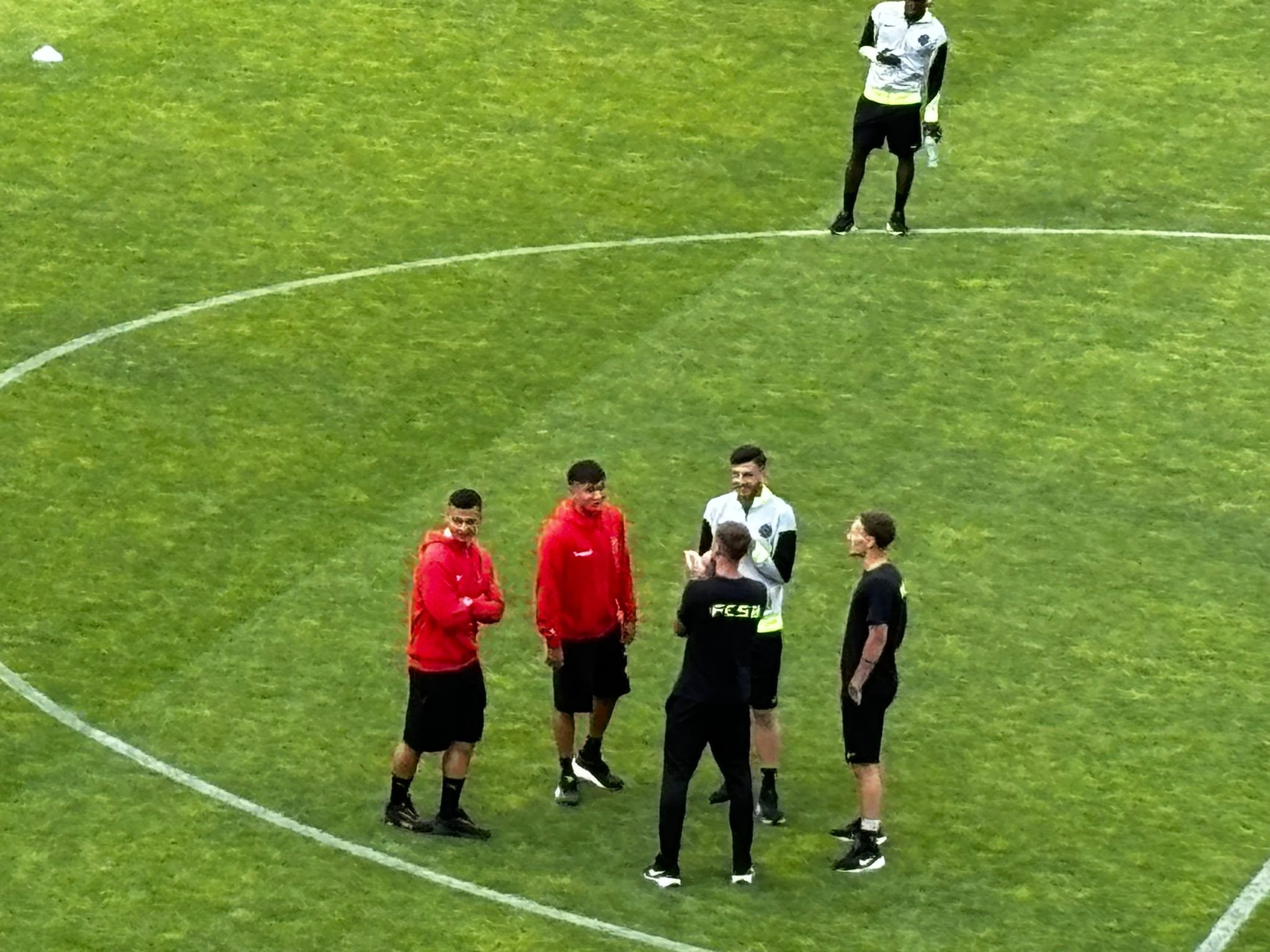 Alex Musi s-a “întreținut” cu trei foști colegi de la FCSB înainte de derby