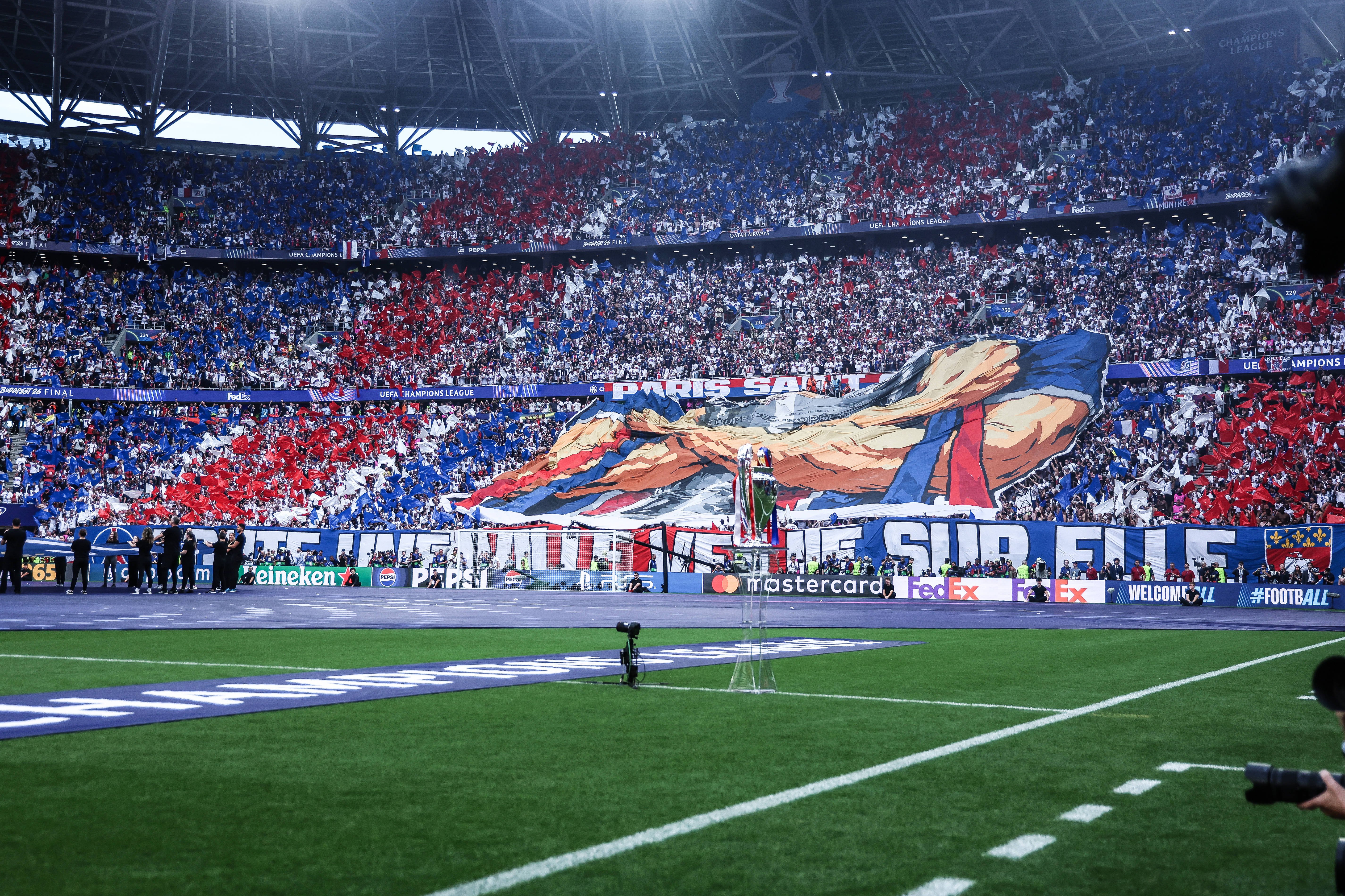 Fanii s-au întrecut în coregrafii la PSG - Arsenal și au impresionat UEFA la finala UCL