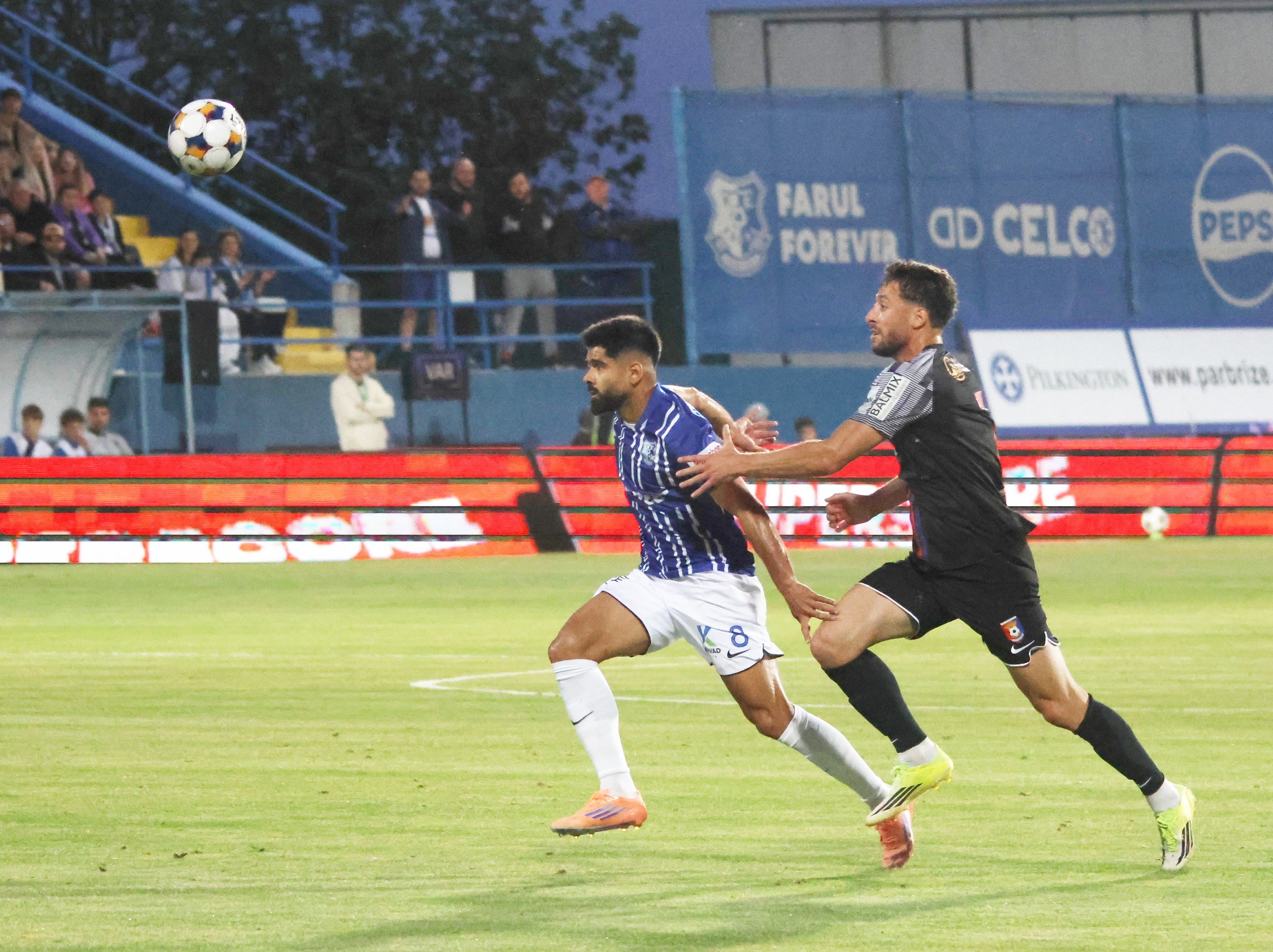 Farul - Chindia pentru Superliga, GOOOOOL și în a doua repriză! Banner cu obscenități în prim-plan