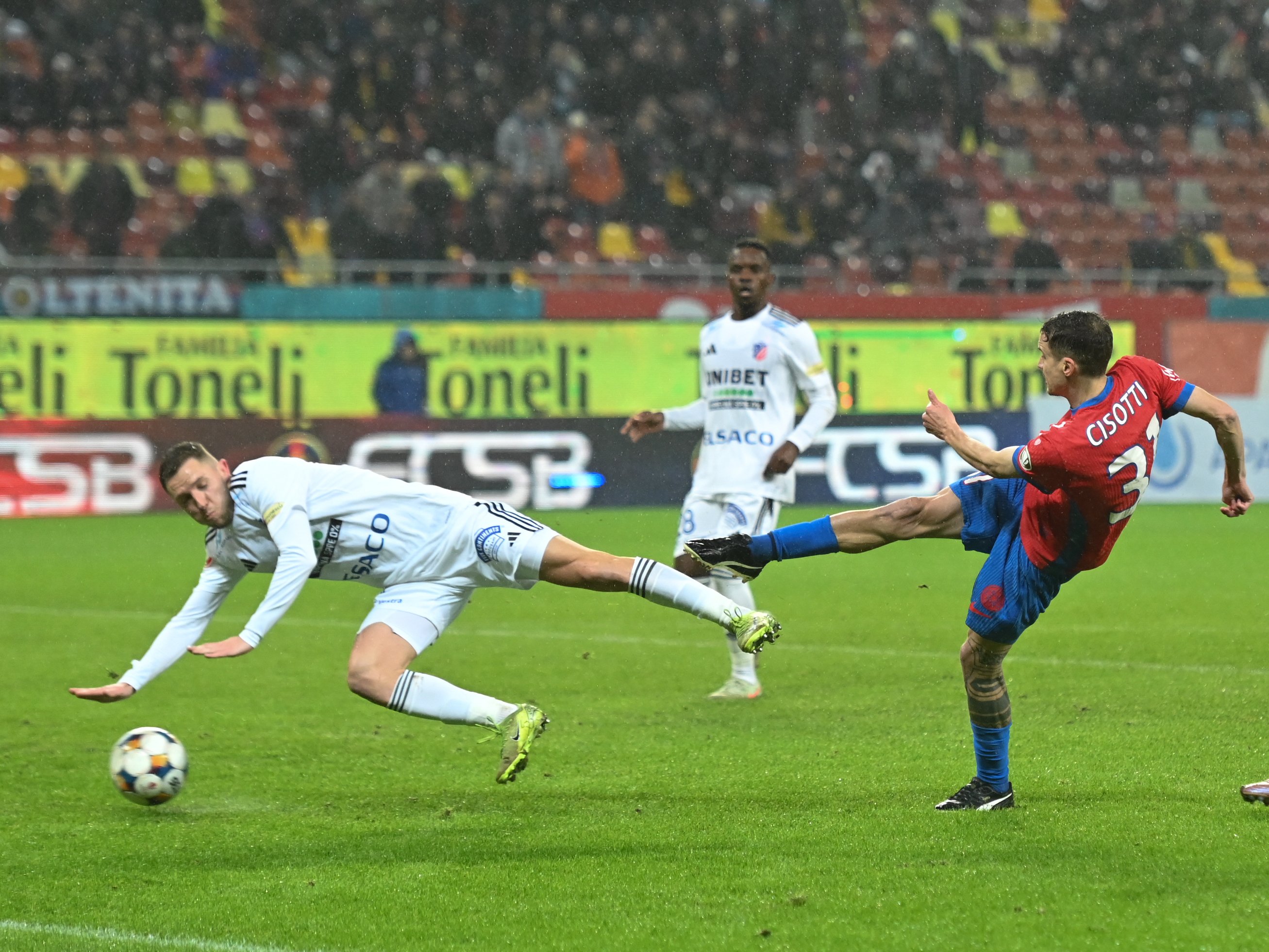 Transferul fotbalistului de 850.000 de euro propus la FCSB, tot mai aproape!