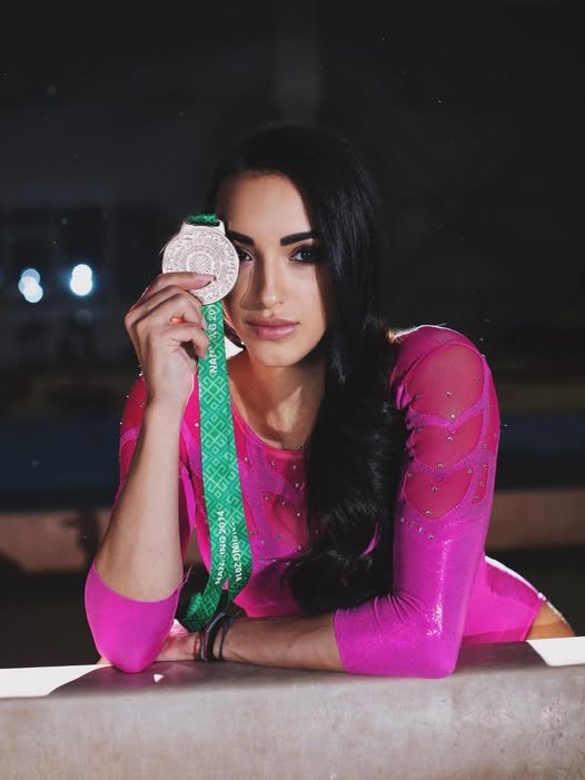Larisa iordache 18