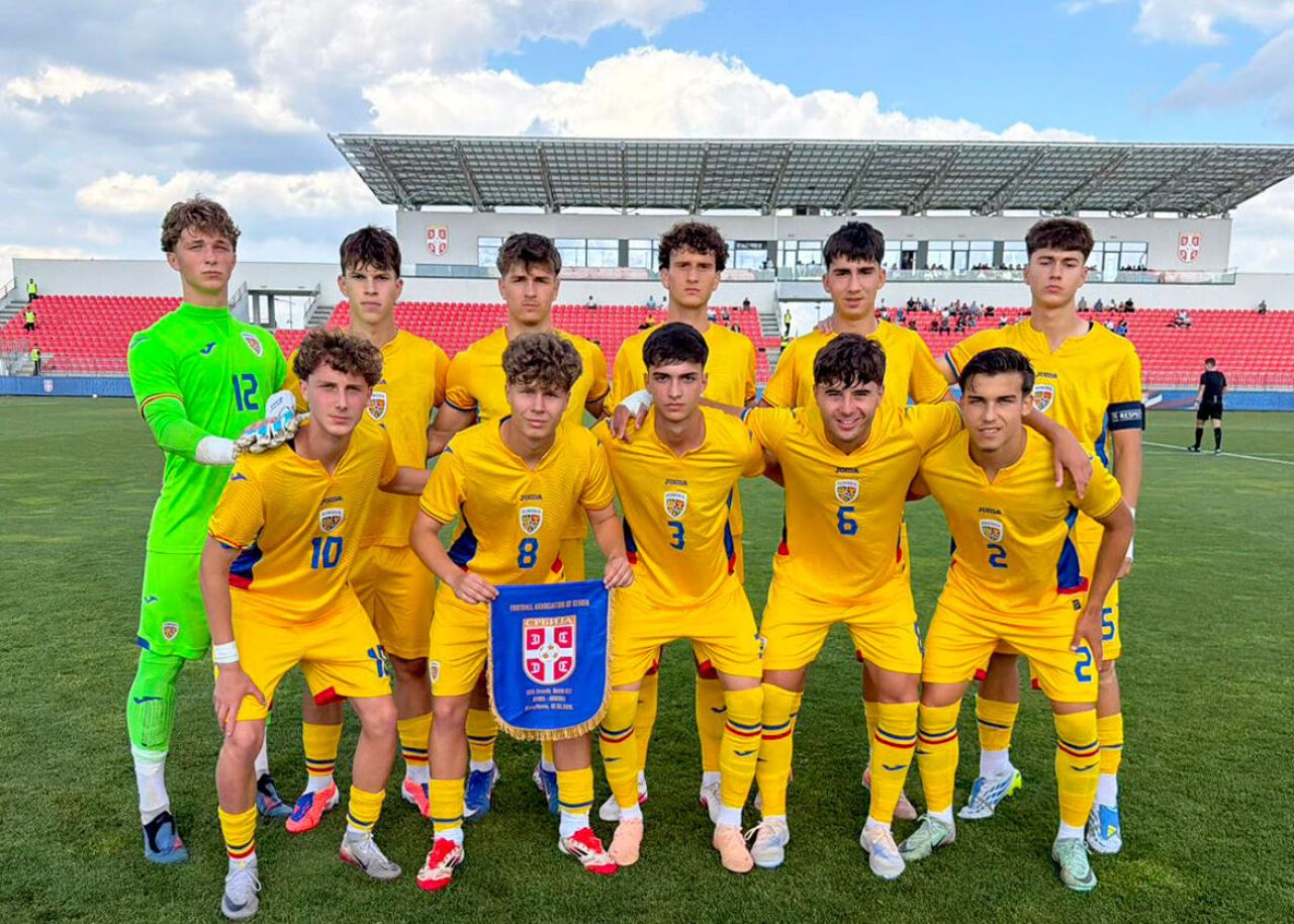 Jucători din lotul națională juniori România U17 Mondial în acțiune în meci amical Serbia, pe teren de fotbal în deplasare. | sursa foto: Sport.ro Jucători din lotul națională juniori România U17 Mondial în acțiune în meci amical Serbia, pe teren de fotbal în deplasare. | sursa foto: Sport.ro