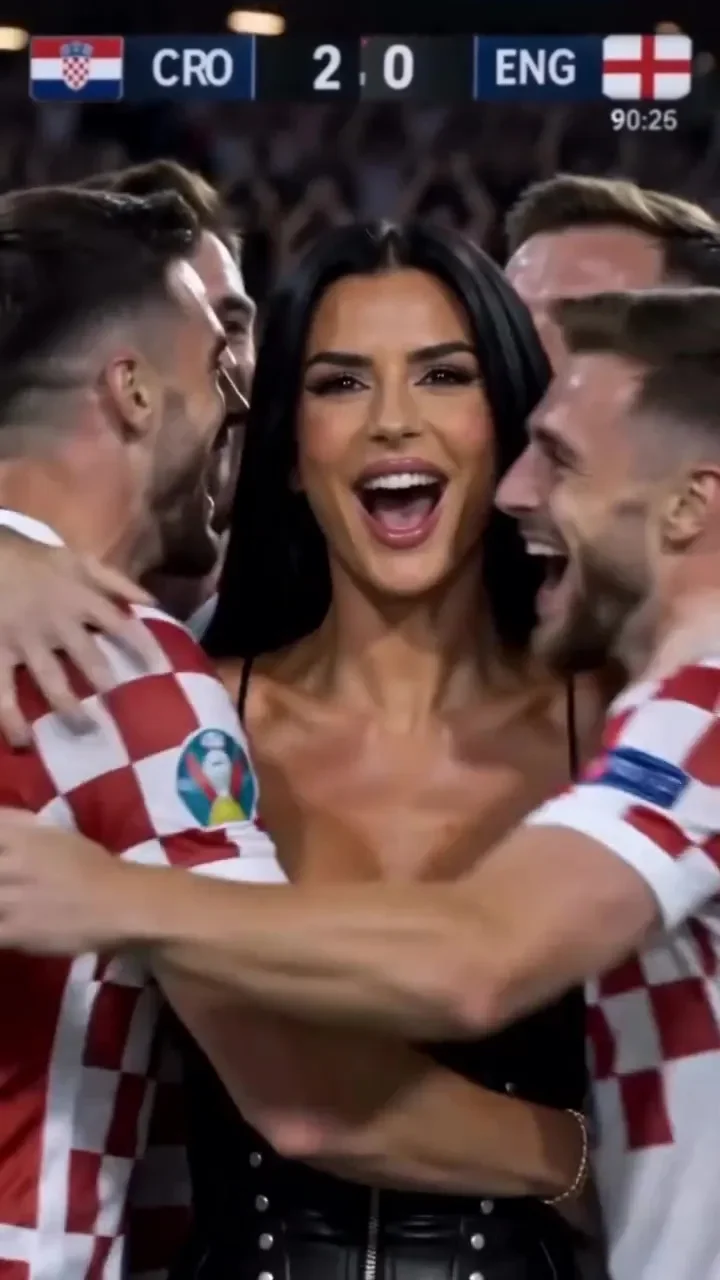 Ivana Knoll a stârnit amuzamentul fanilor! Cum a ajuns croata să marcheze în poarta Angliei într-o ținută provocatoare