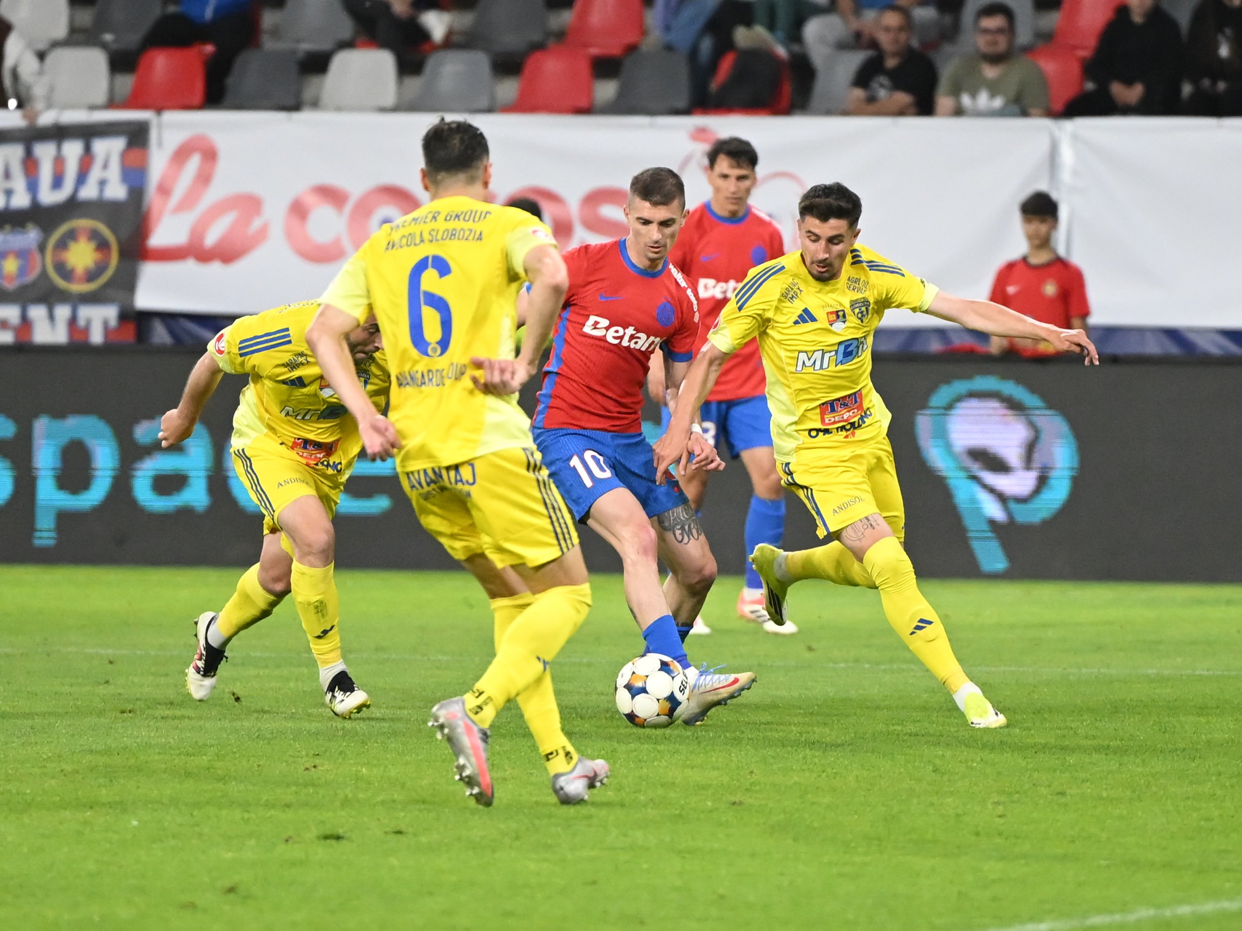 Echipele din Superligă au găsit fotbalistul chilipir: „Sunt câteva oferte. Vom vedea ce decizie vom lua”