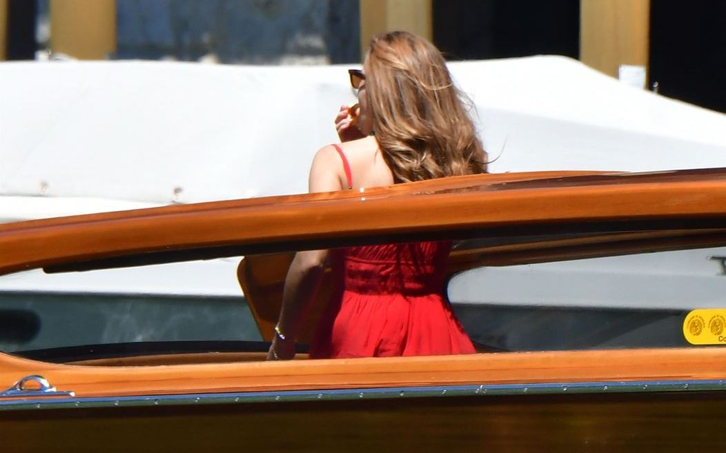Fata cuminte de la Hollywood, de nerecunoscut! Escapadă romantică la Veneția cu iubitul miliardar