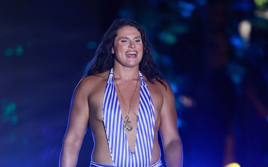 Nici medalia olimpică nu a salvat-o de critici! Costumul de baie care a declanșat măcelul din comentarii: fosta sportivă, pusă la zid după apariția de la Swim Week