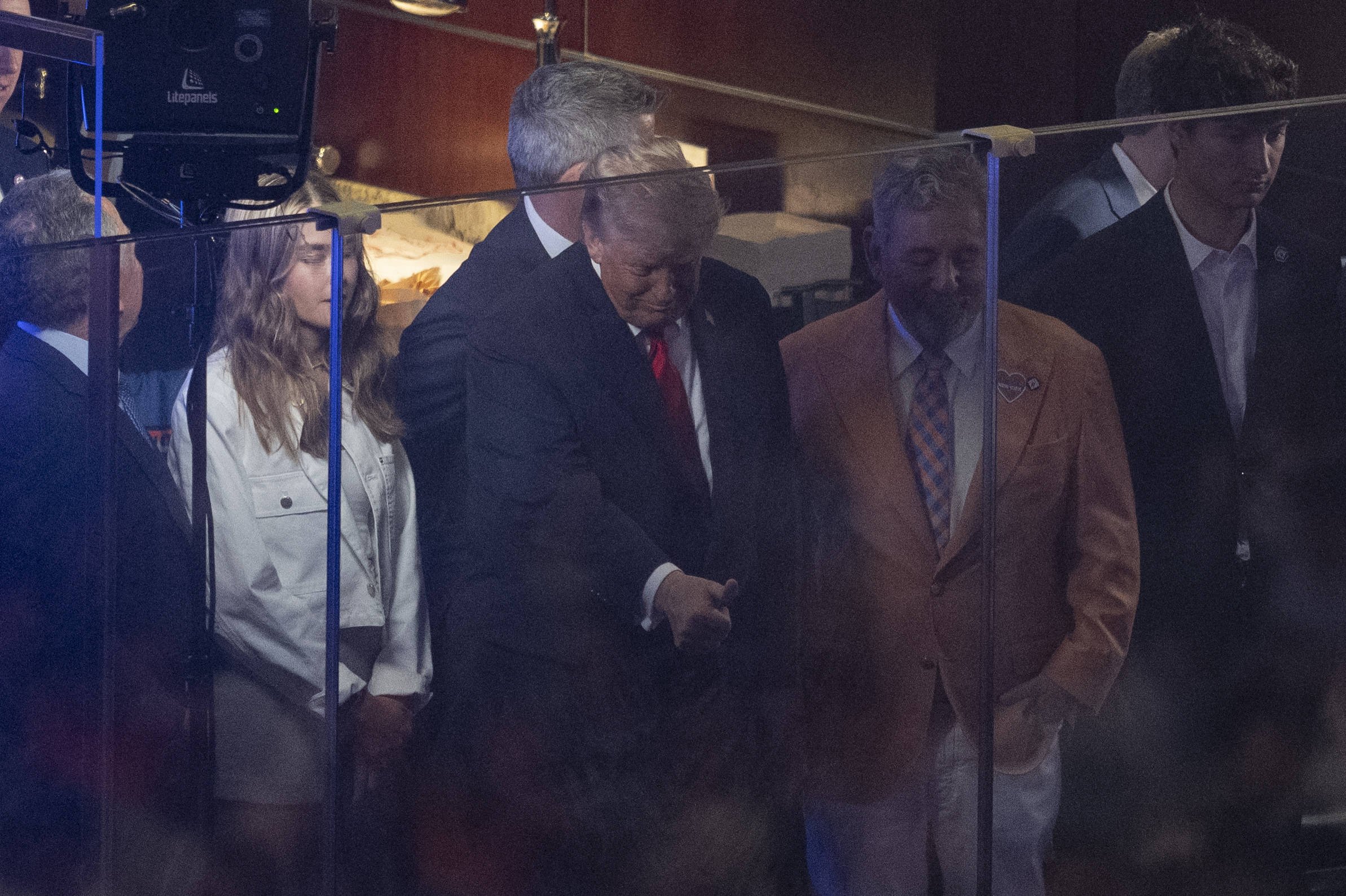 Donald Trump, huiduit la finala NBA! Câte degete mijlocii ridicate au fost numărate