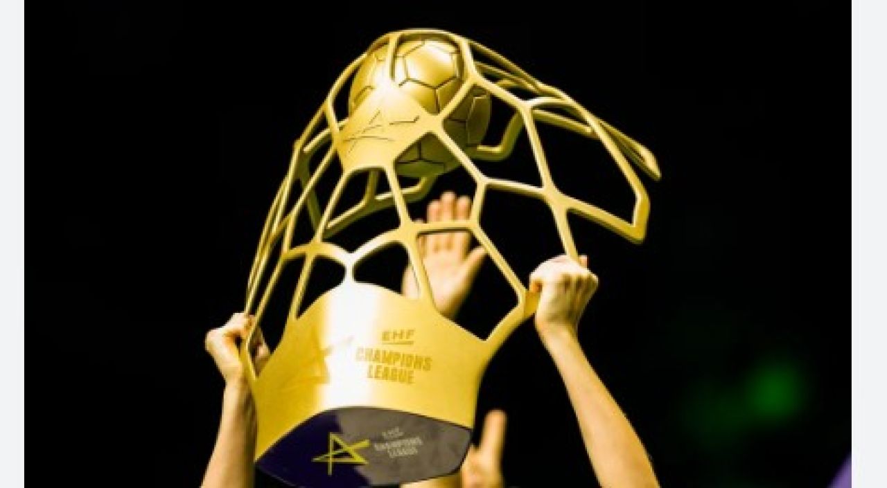 Jucătoare din Gloria Bistrița lot Champions League în echipament oficial, pregătite pentru sezonul 2026-2027 handbal feminin, transferuri handbal recente. | sursa foto: Sport.ro Jucătoare din Gloria Bistrița lot Champions League în echipament oficial, pregătite pentru sezonul 2026-2027 handbal feminin, transferuri handbal recente. | sursa foto: Sport.ro