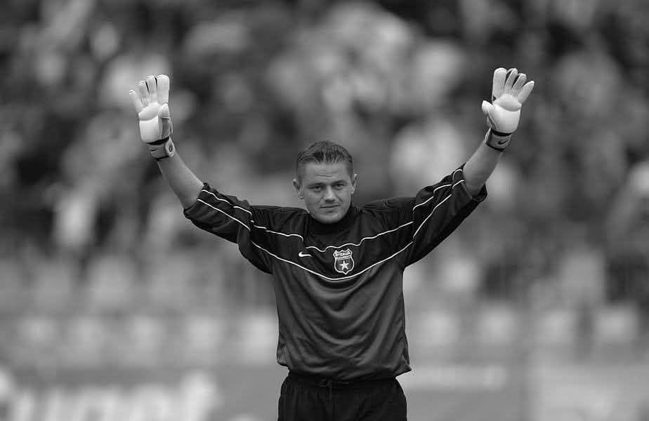 Astăzi, Martin Tudor ar fi împlinit 50 de ani! Fanii Stelei nu l-au uitat pe fostul portar din Ghencea