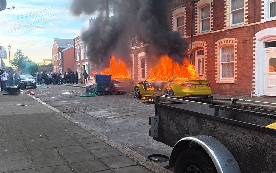 Ce le-au cerut consulatelor românii afectați de violențele din Belfast. Noi precizări făcute de MAE