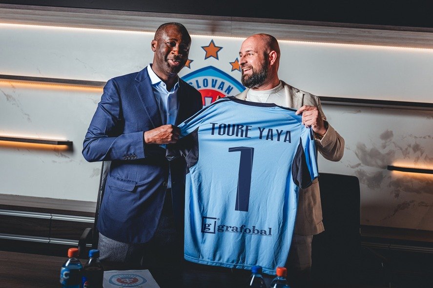 Yaya Toure a semnat!