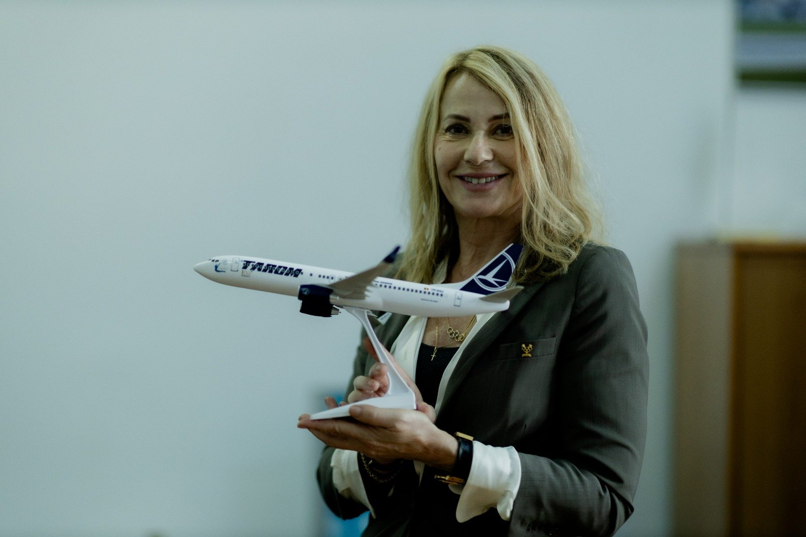 TAROM marchează 50 de ani de la primul 10 perfect al Nadiei Comăneci prin zborurile aniversare RO10 și RO50