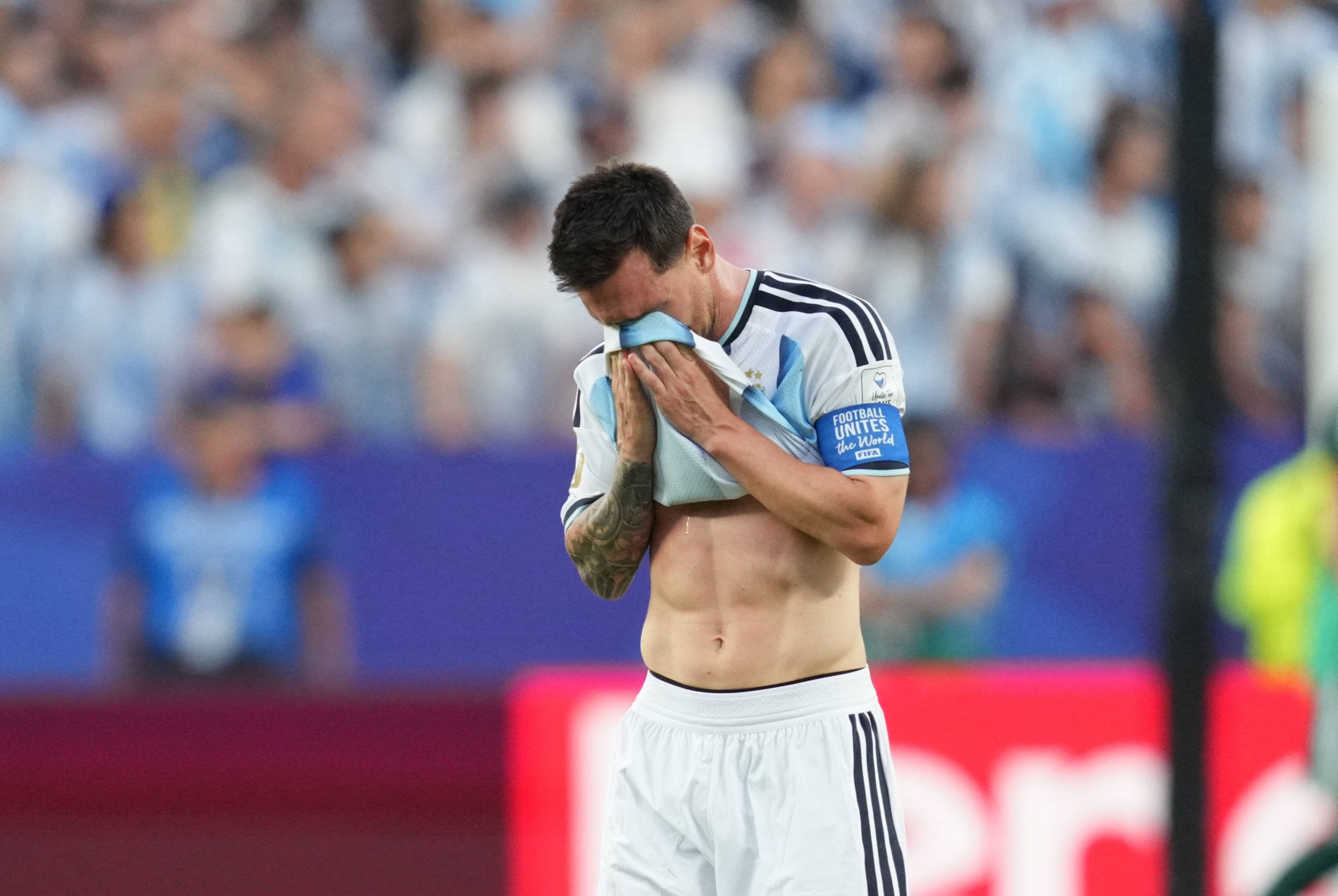 Messi explică de ce a plâns pe teren, după primul gol din Argentina - Algeria