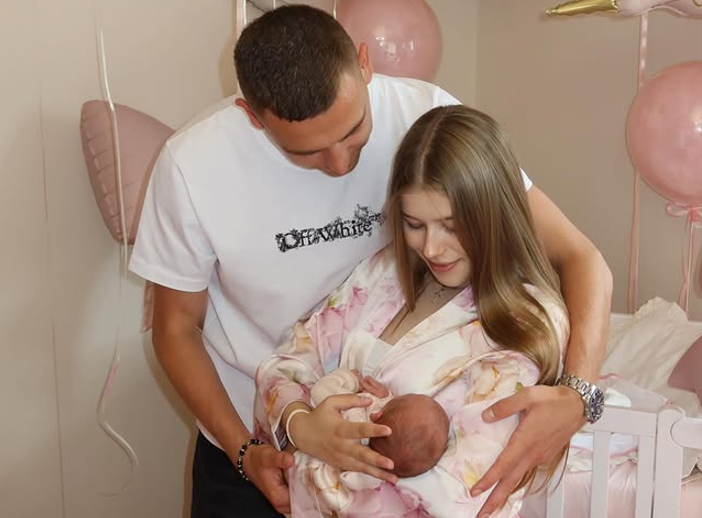 Oleksandr Romanchuk a devenit tătic! Soția ucraineanului este o adevărată păpușă