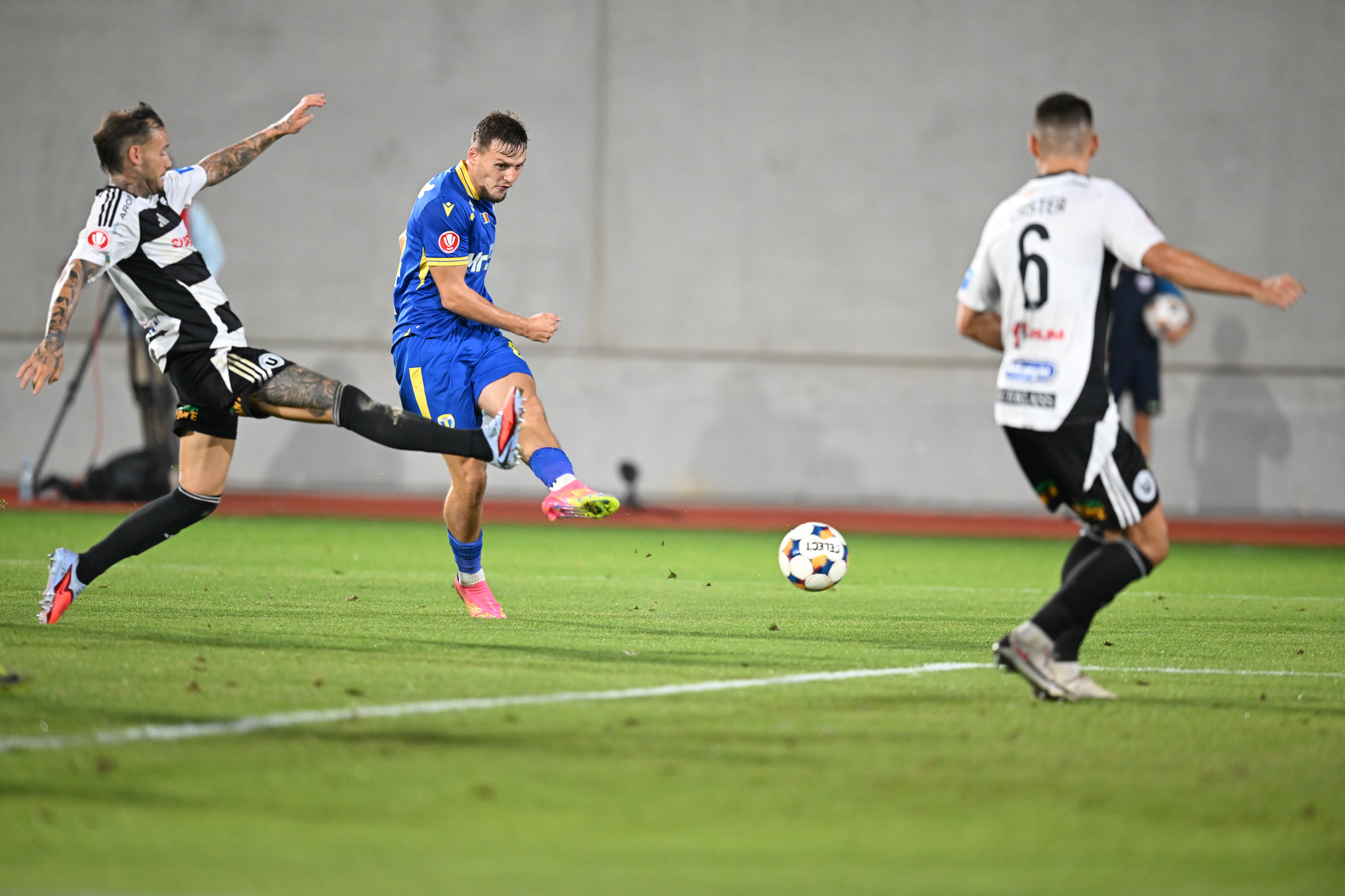 După Darius Olaru, încă un fotbalist român din Superligă semnează cu o campioană din Belgia!