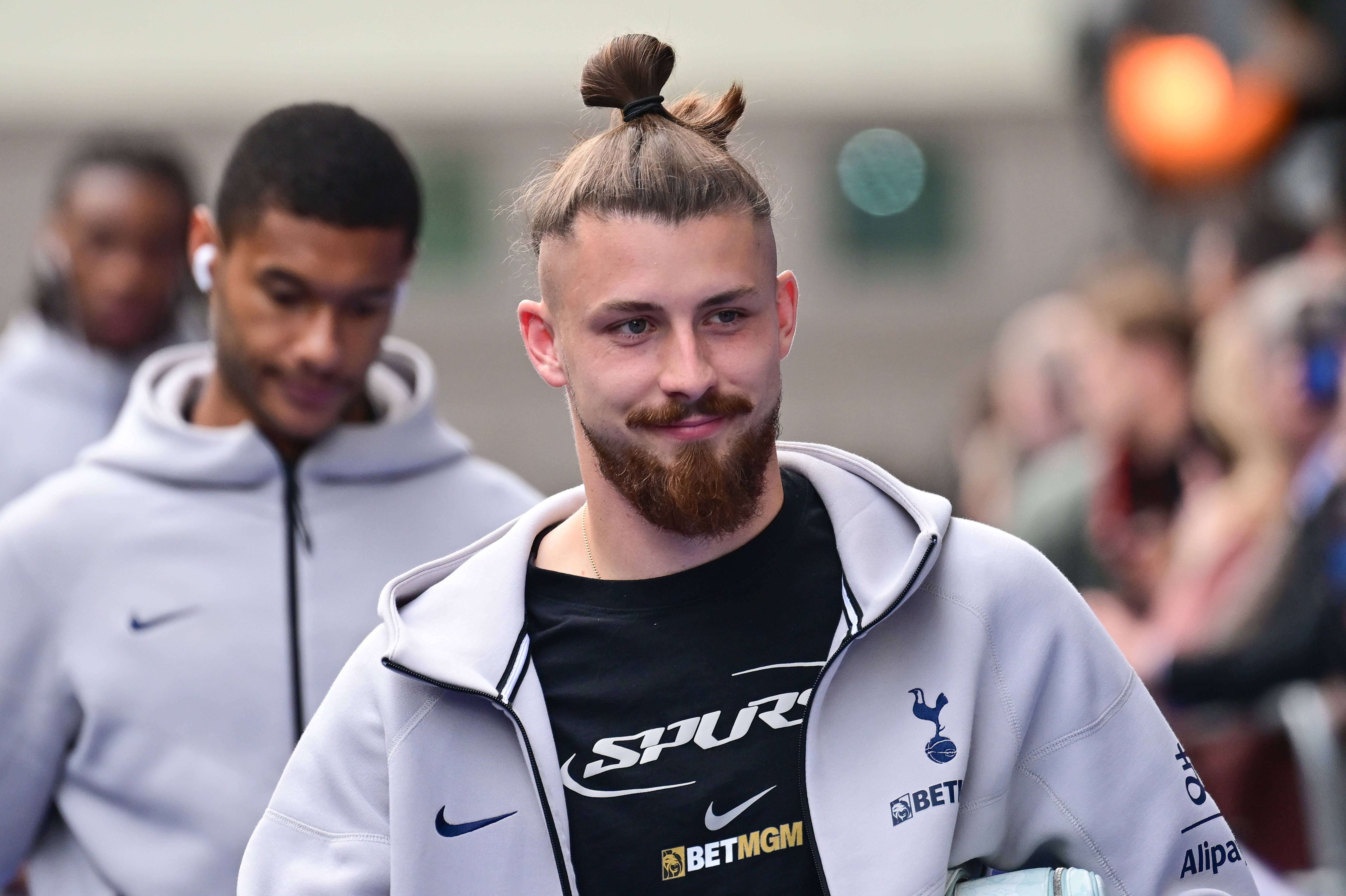 Bye-bye, Drăgușin? De Zerbi l-a transferat la Tottenham pe fundașul său central favorit: 60 de milioane de euro!
