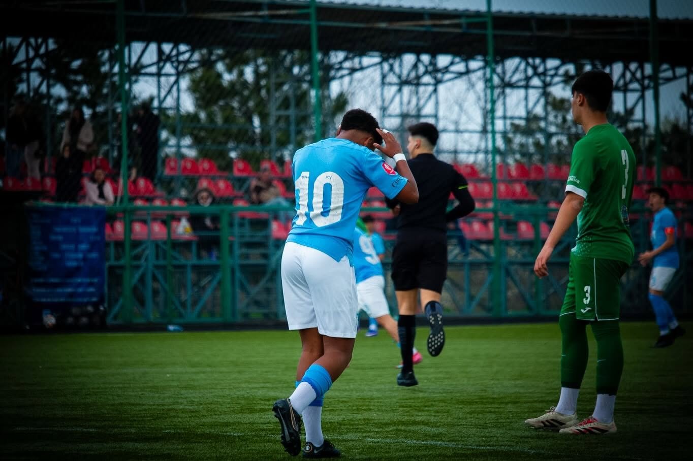FCSB a transferat un fotbalist brazilian care vorbește șase limbi! Tatăl său a fost jucător un deceniu la AC Milan