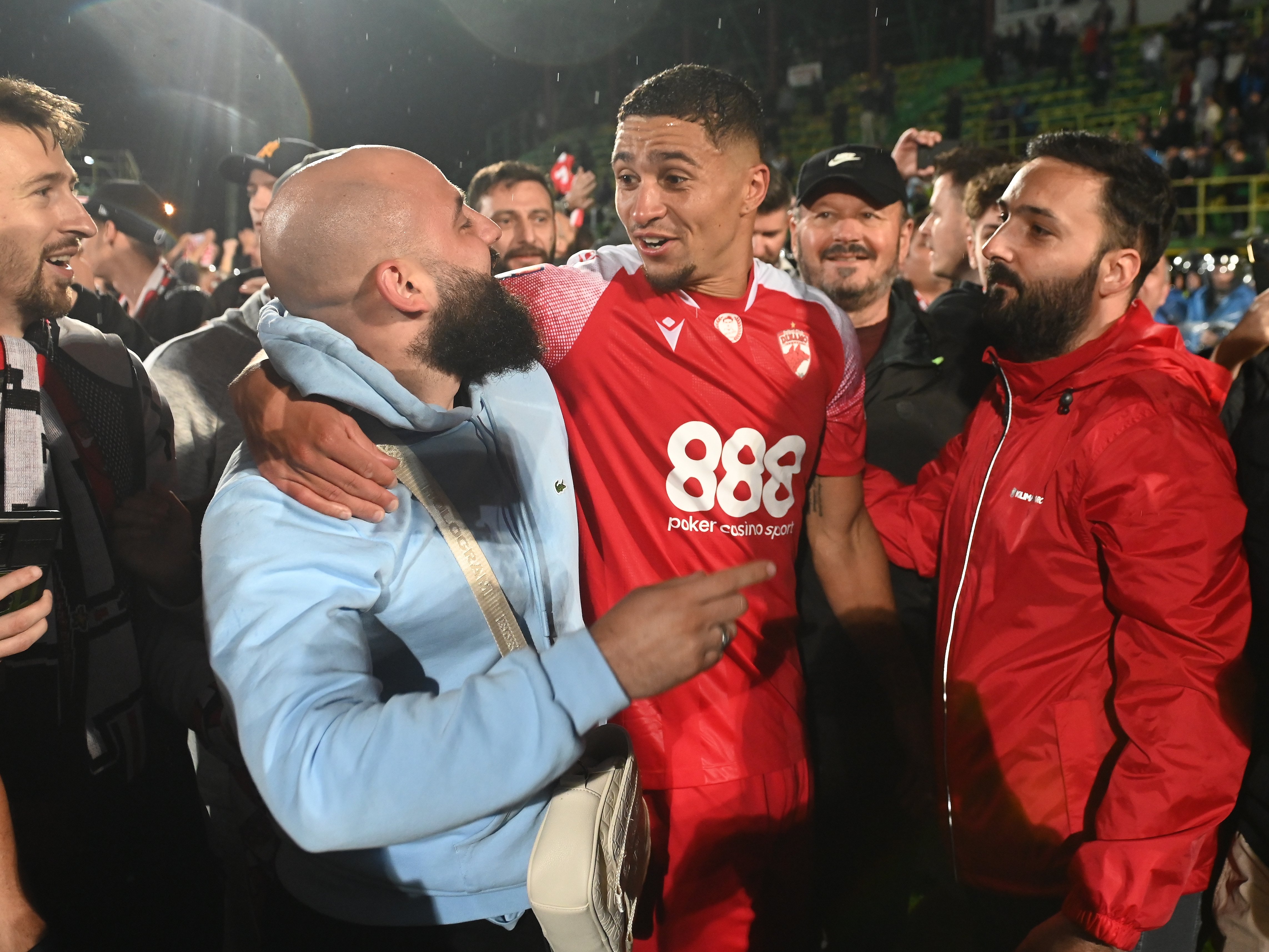 Fostul jucător al lui Dinamo a semnat într-o țară cu populația de două ori mai mică decât București!