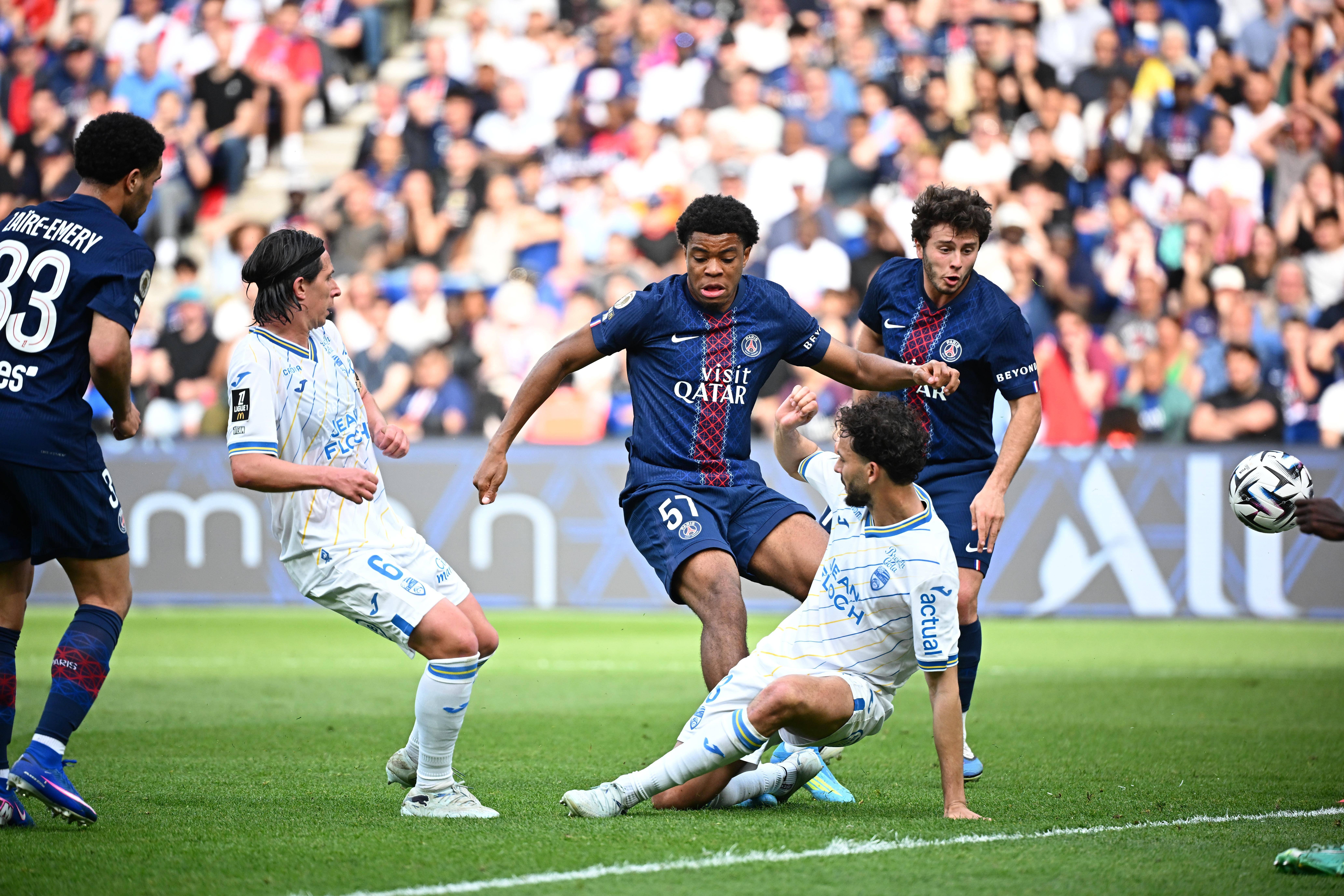 Adversara lui U Cluj l-a prezentat pe jucătorul lui Paris Saint-Germain: "Transfer total atipic!"
