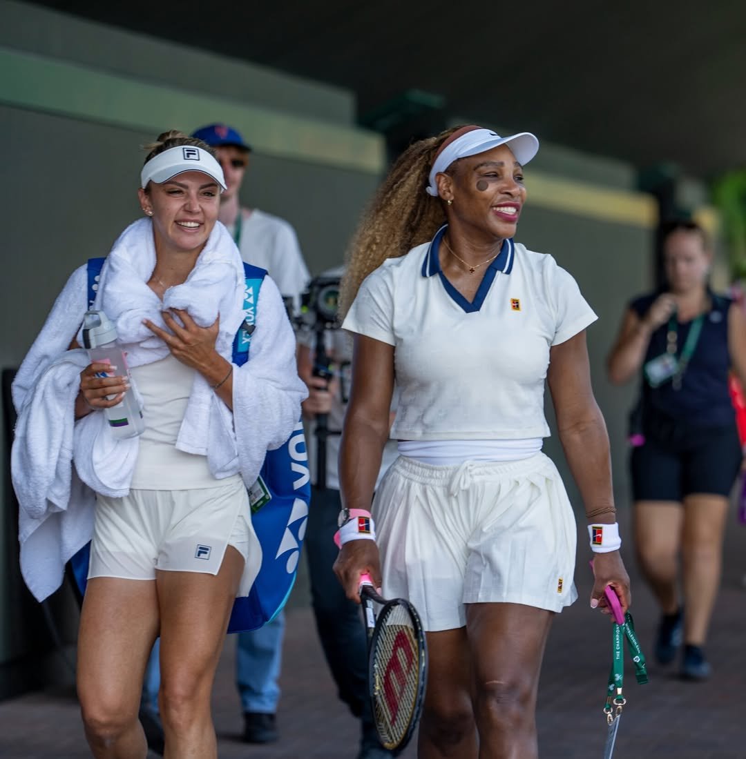 Imaginea zilei vine de la Wimbledon: Jaqueline Cristian s-a antrenat alături de Serena Williams