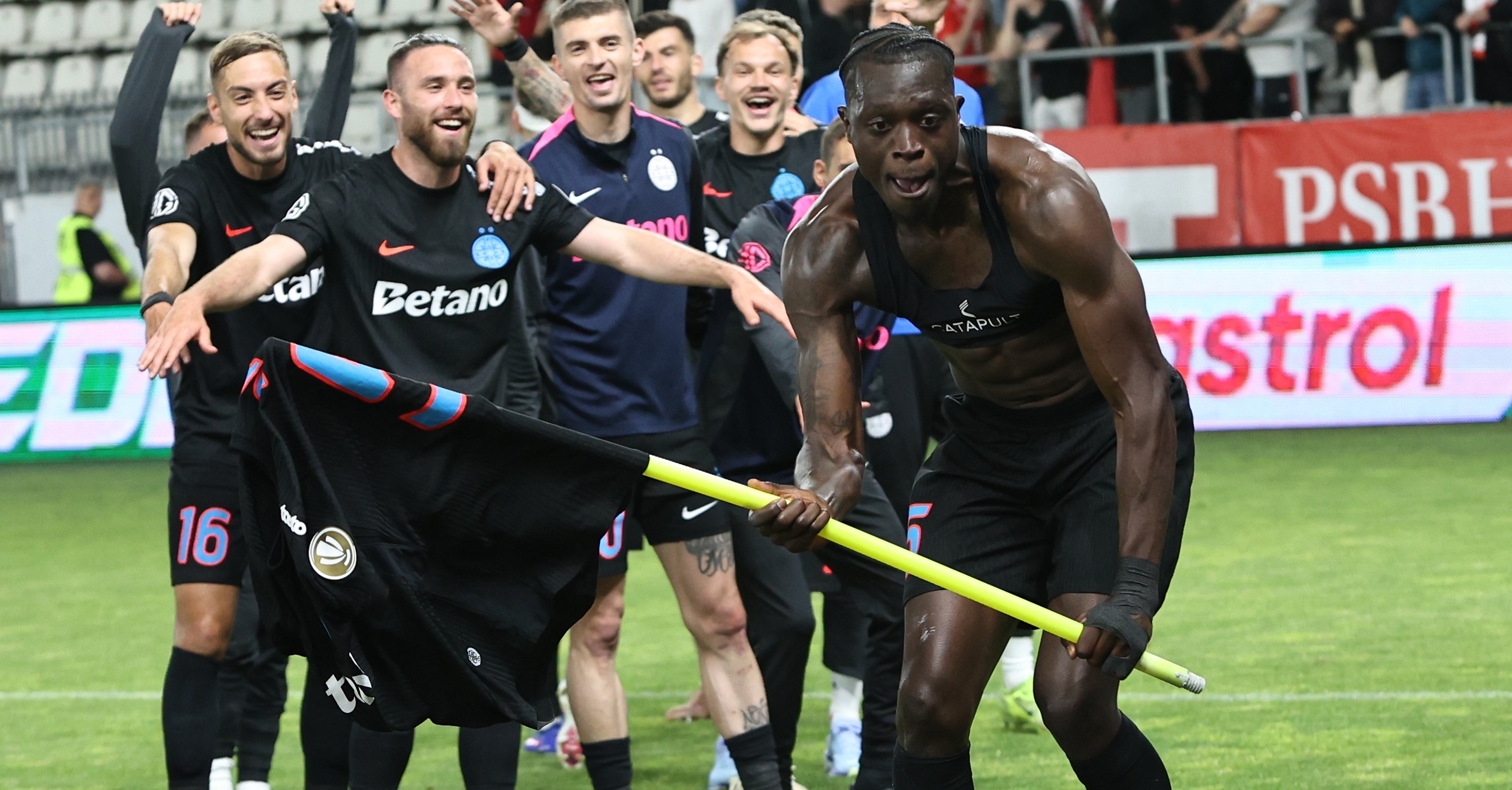 FCSB are oferta pe masă pentru încă un jucător! Două echipe se bat pe semnătura lui