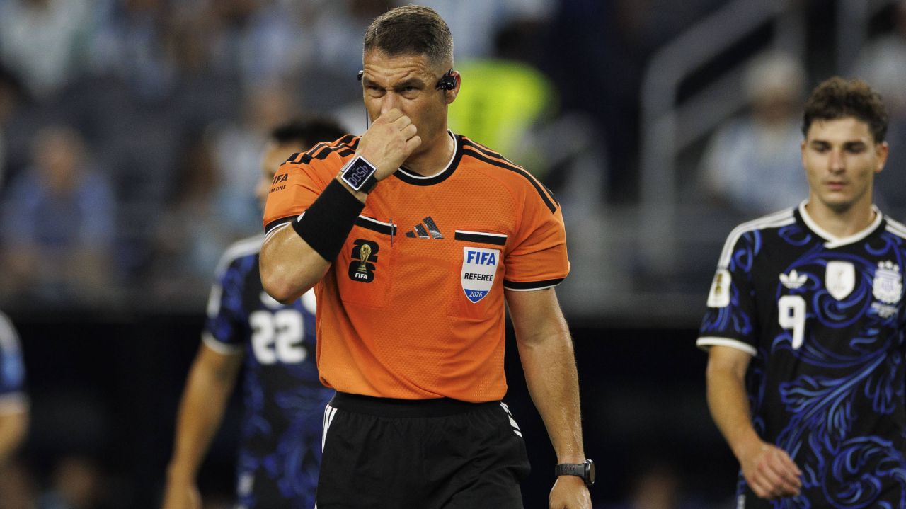 FIFA a anunțat arbitrii din „sferturile” Campionatului Mondial! Ce se întâmplă cu Istvan Kovacs