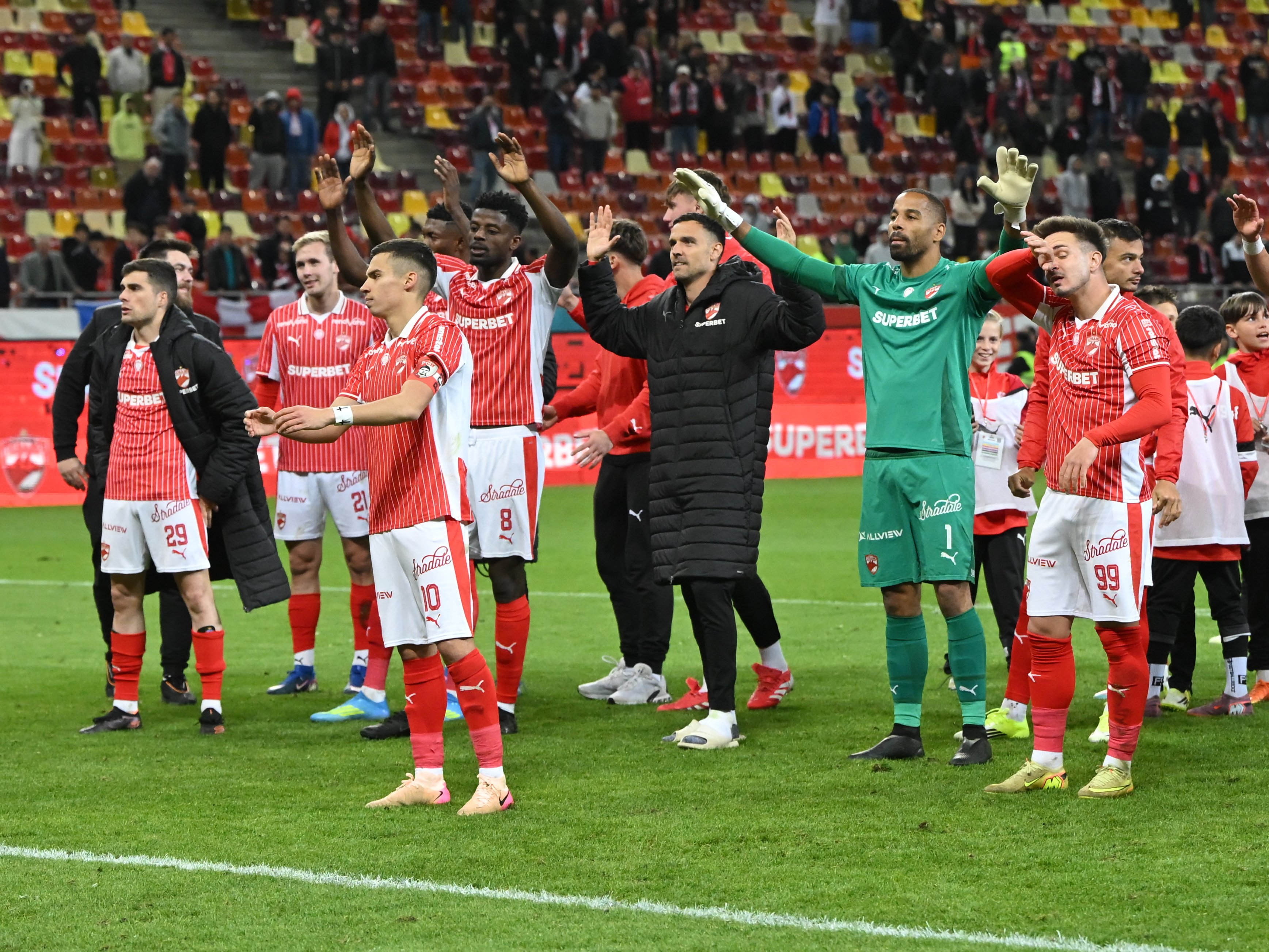 Au început negocierile pentru titularul lui Dinamo! Transfer în Portugalia