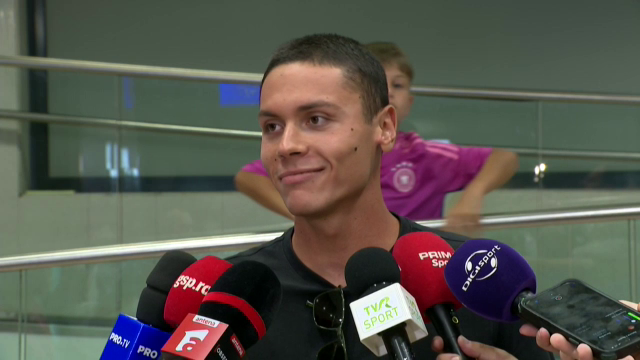 David Popovici, mesaj special la revenirea în România: "Dacă urmărește, îi spun că o iubesc foarte mult"