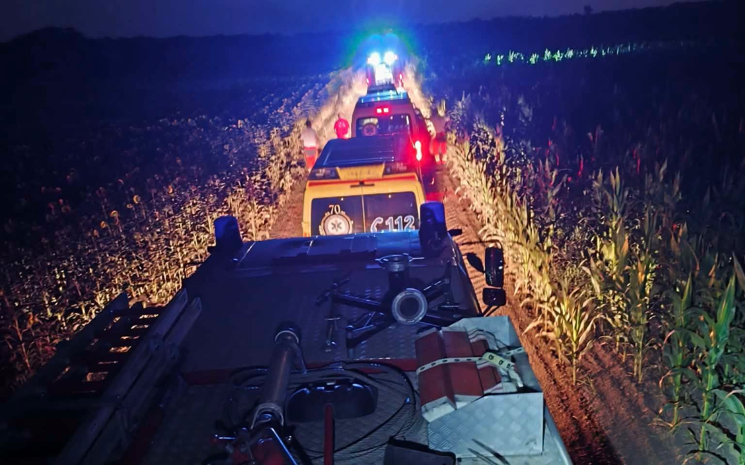 Zeci de polițiști și pompieri au răvășit noaptea un lan de porumb, după un apel de ajutor. Ce au găsit i-a lăsat fără reacție