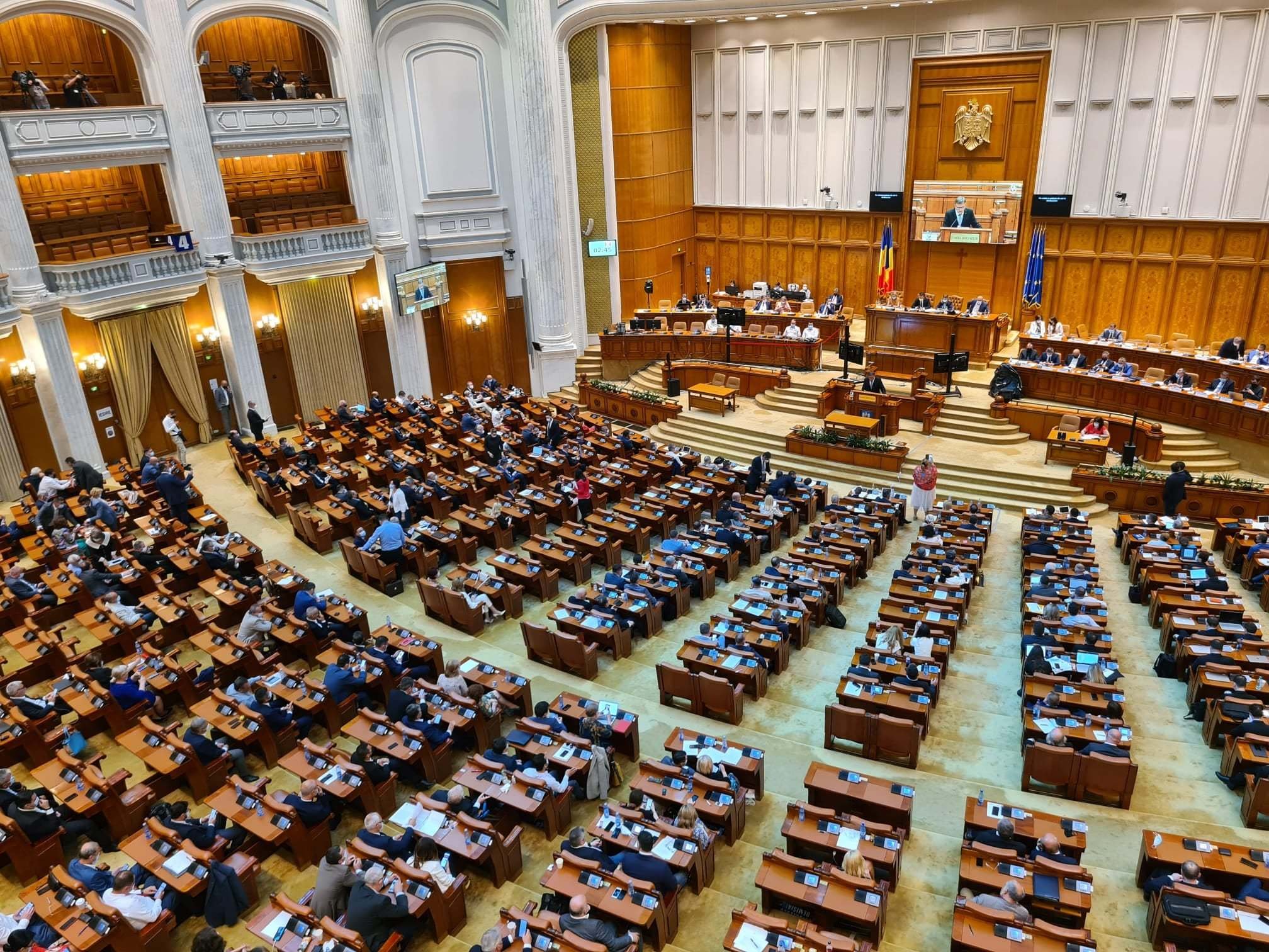 Camera Deputaților a adoptat proiectul de lege care modifică și completează ”Legea 4”. Reacția FRF