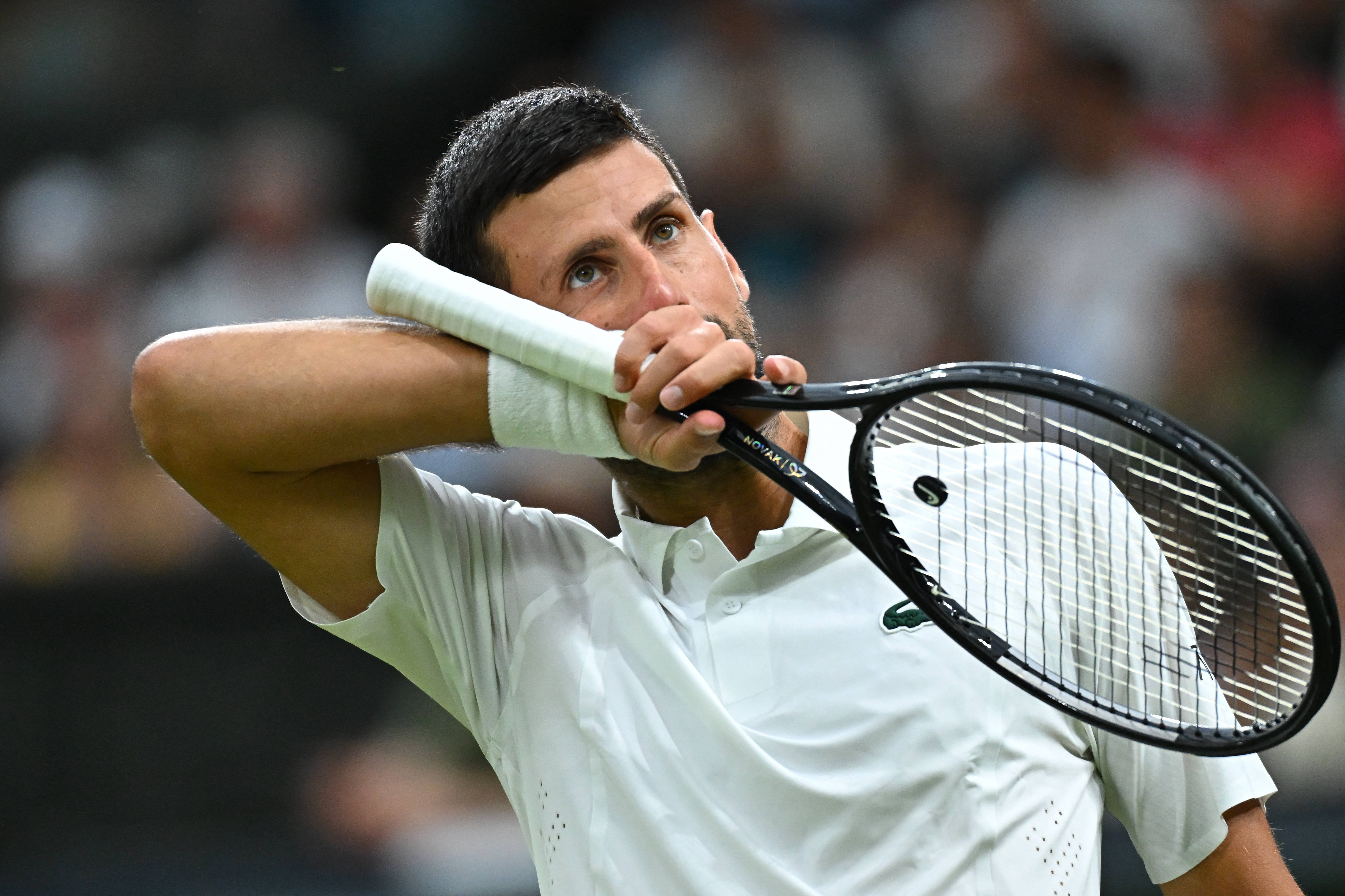 Djokovic, prea bine dispus pentru britanici, la Wimbledon: farsa făcută unei copile de mingi a provocat reacții mixte