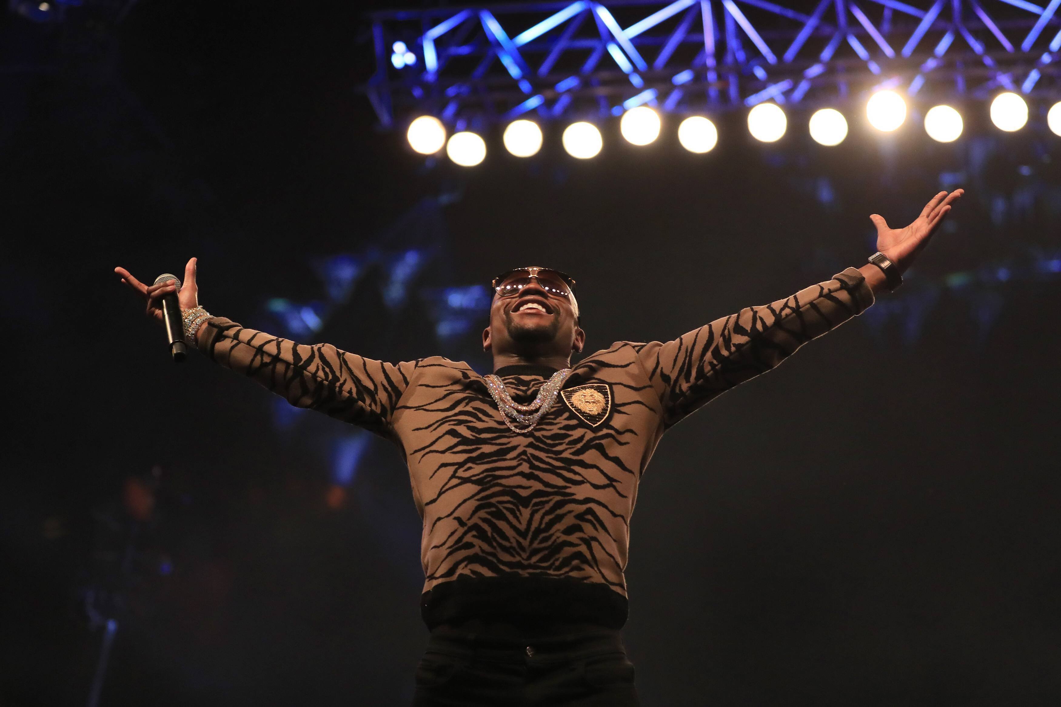 Ce nebunie! Floyd Mayweather, provocat în ring de fostul său elev: ”Spune-le să fie gata de luptă”
