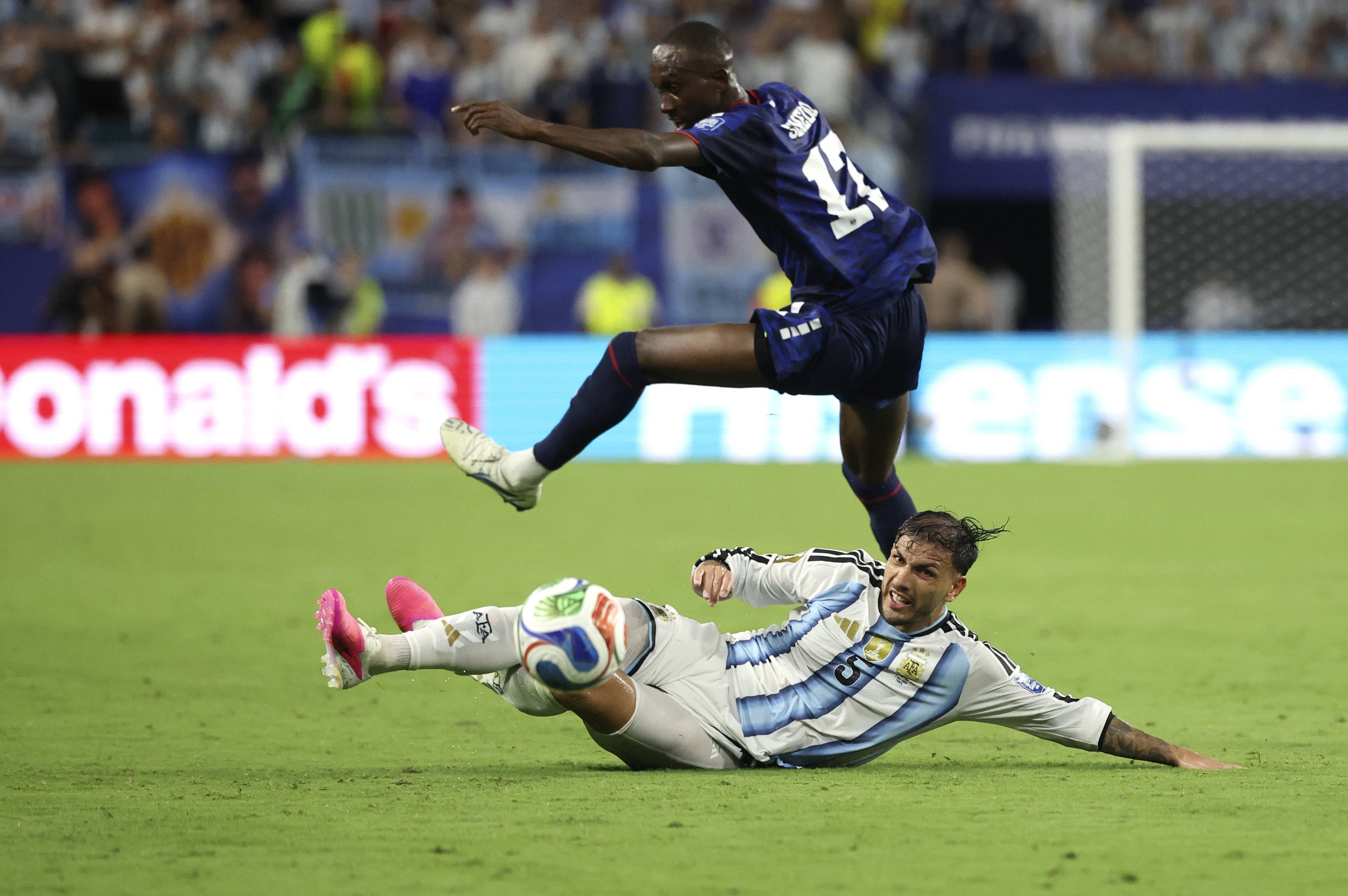 Atacantul care nu a făcut nimic în 10 meciuri în Superligă a jucat ultima oră din meciul Argentina - Capul Verde!