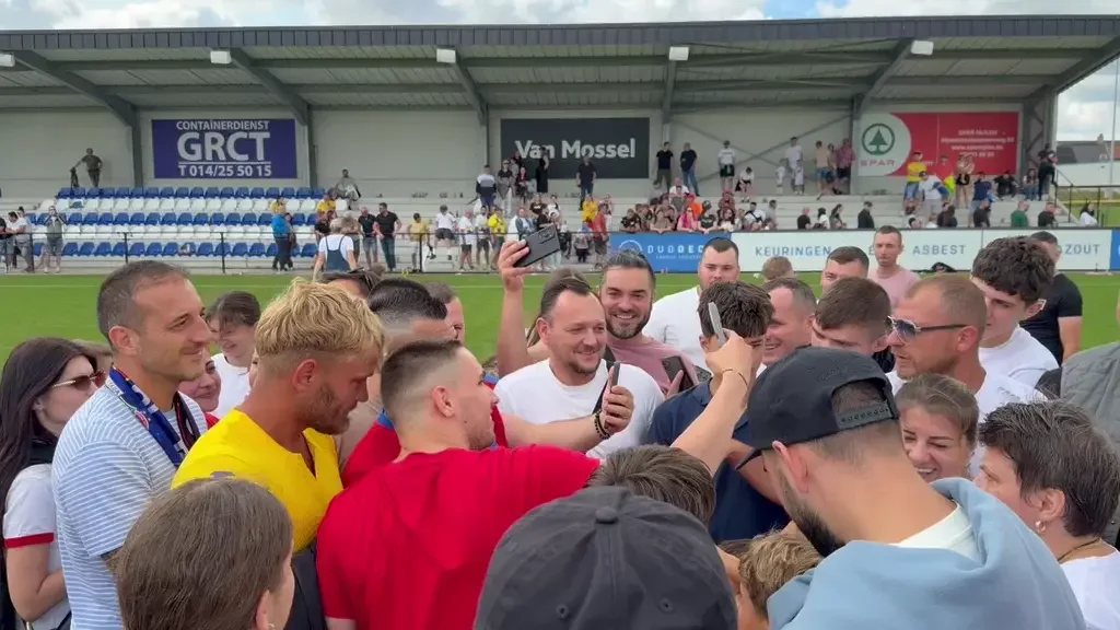 Vali Crețu, poze și autografe pentru suporterii lui FCSB după amicalul cu Royale Union Saint-Gilloise (05.07.2026)