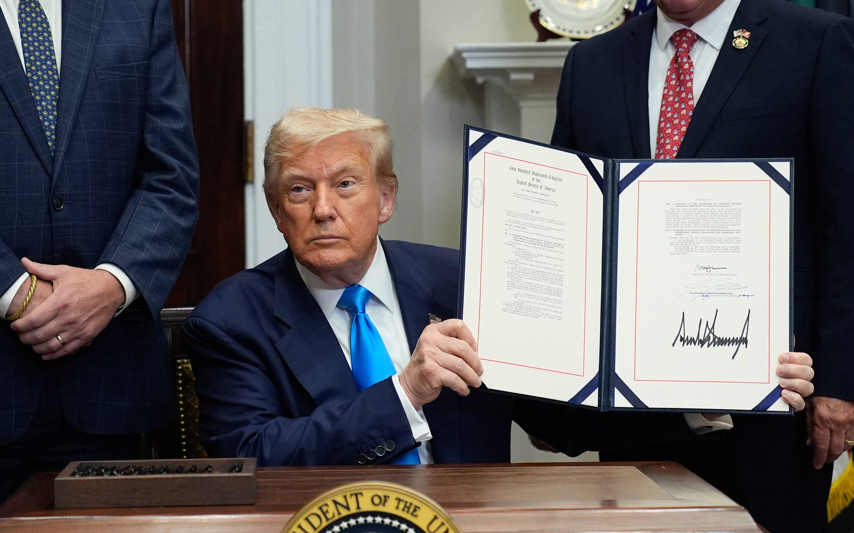 Donald Trump și-a trecut în declarația de avere proiectul Trump Tower din Cluj-Napoca. 927 de pagini de bunăstare | DOCUMENT
