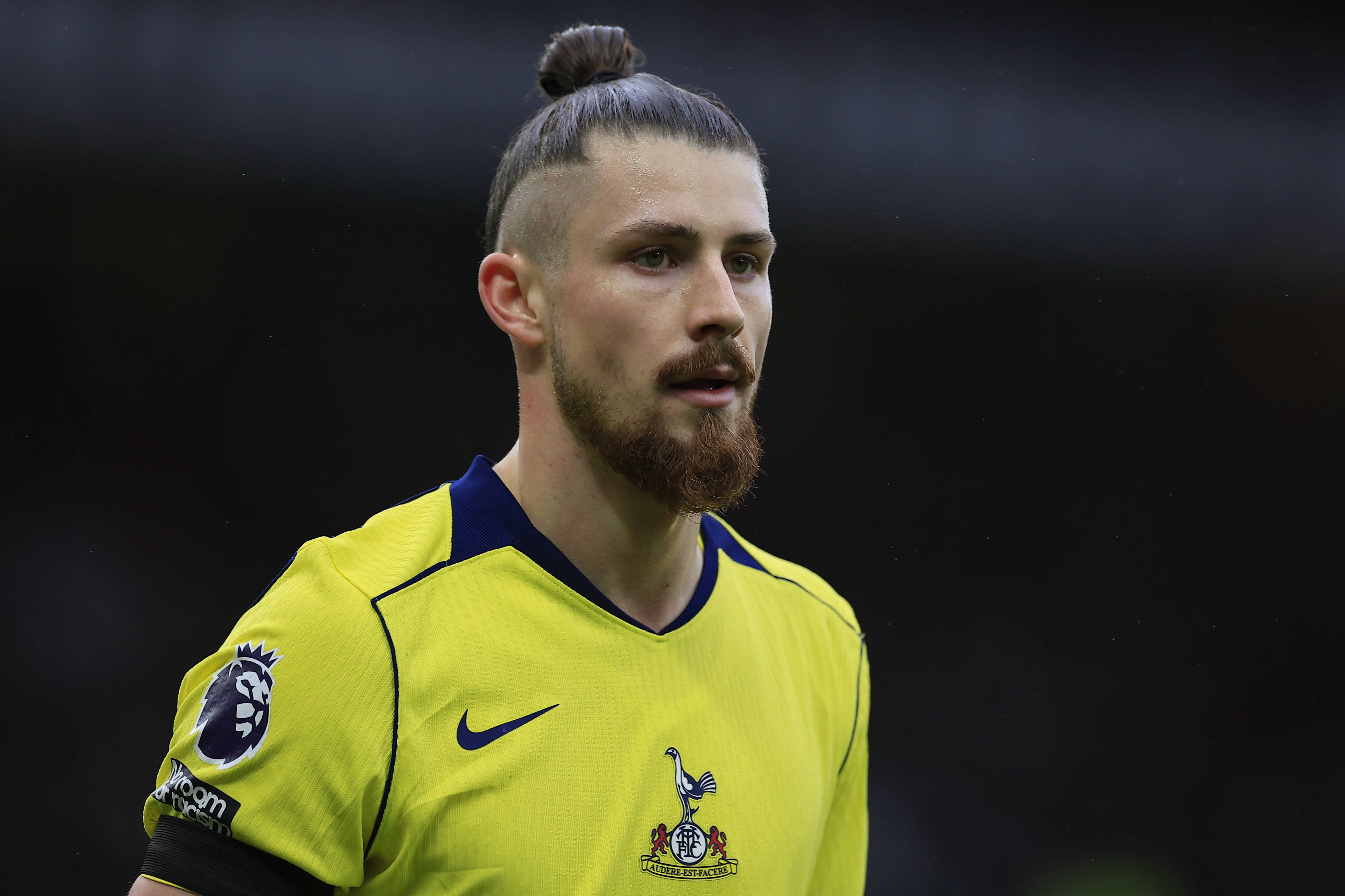Tottenham, decizie surprinzătoare în cazul lui Radu Drăgușin