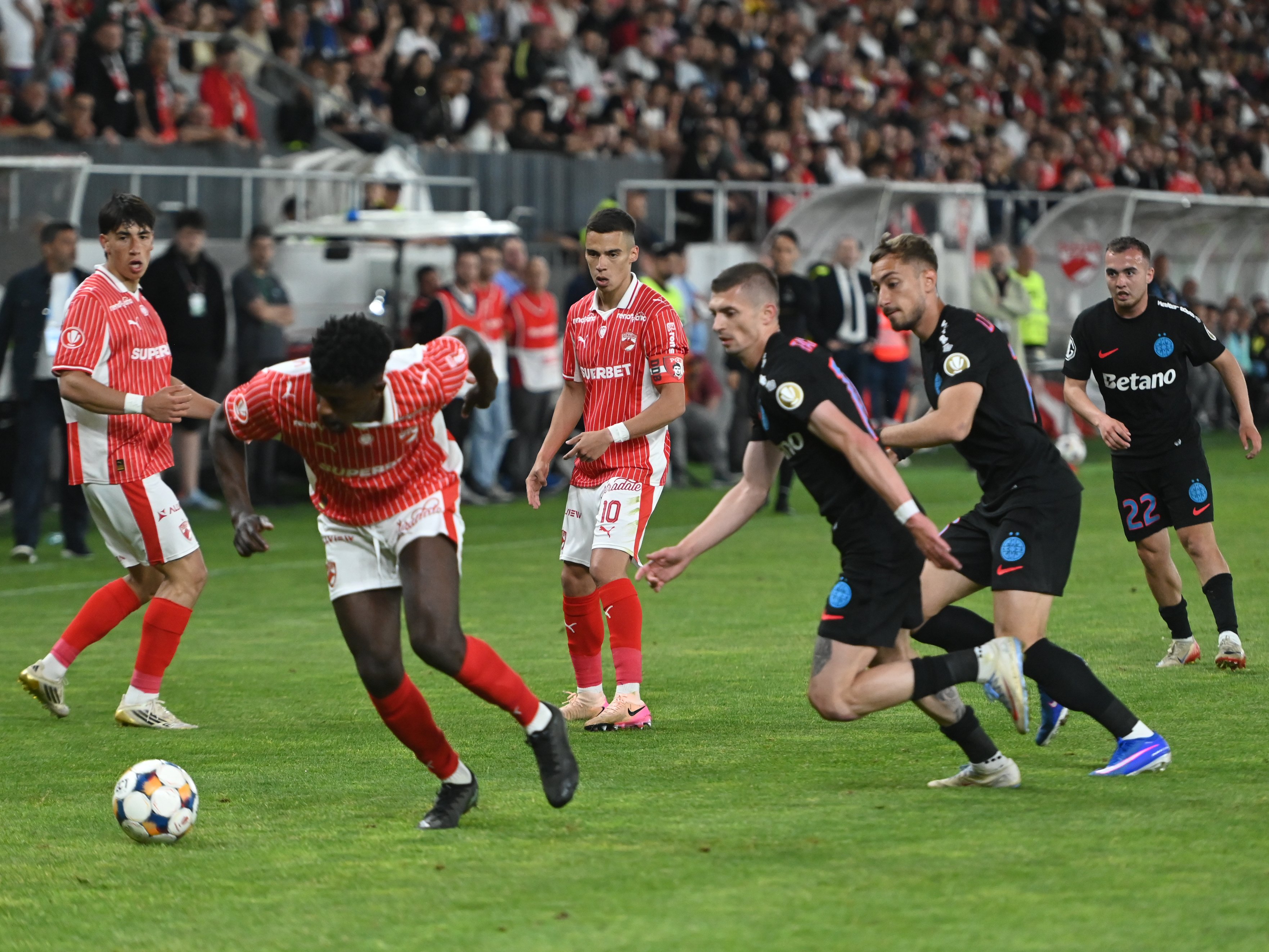 Trădarea verii în Superliga!? FCSB, tot mai aproape de transferul starului de la Dinamo