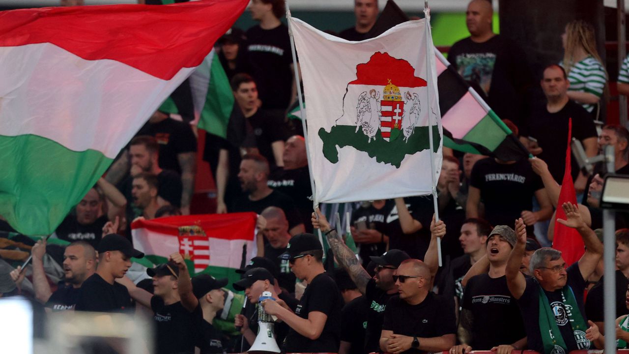 Scandal cu răniți în Serbia: Suporterii maghiari au declanșat haosul la meciul din Europa League